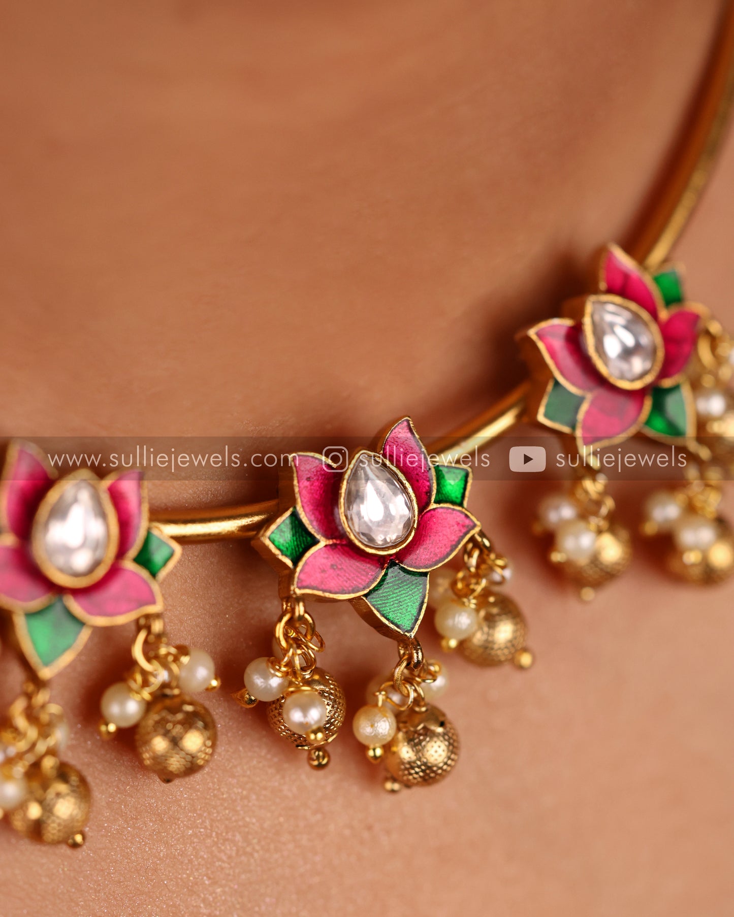 Lotus Pendant Hasli / Choker Set