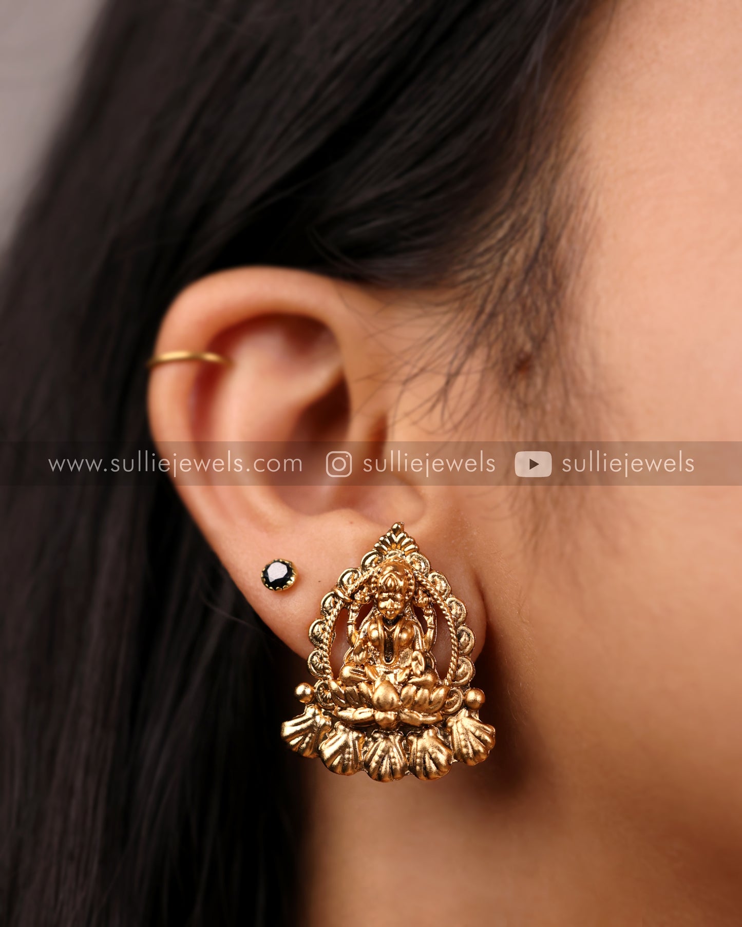 Reversible Lakshmi Pendant Set with 2 earrings