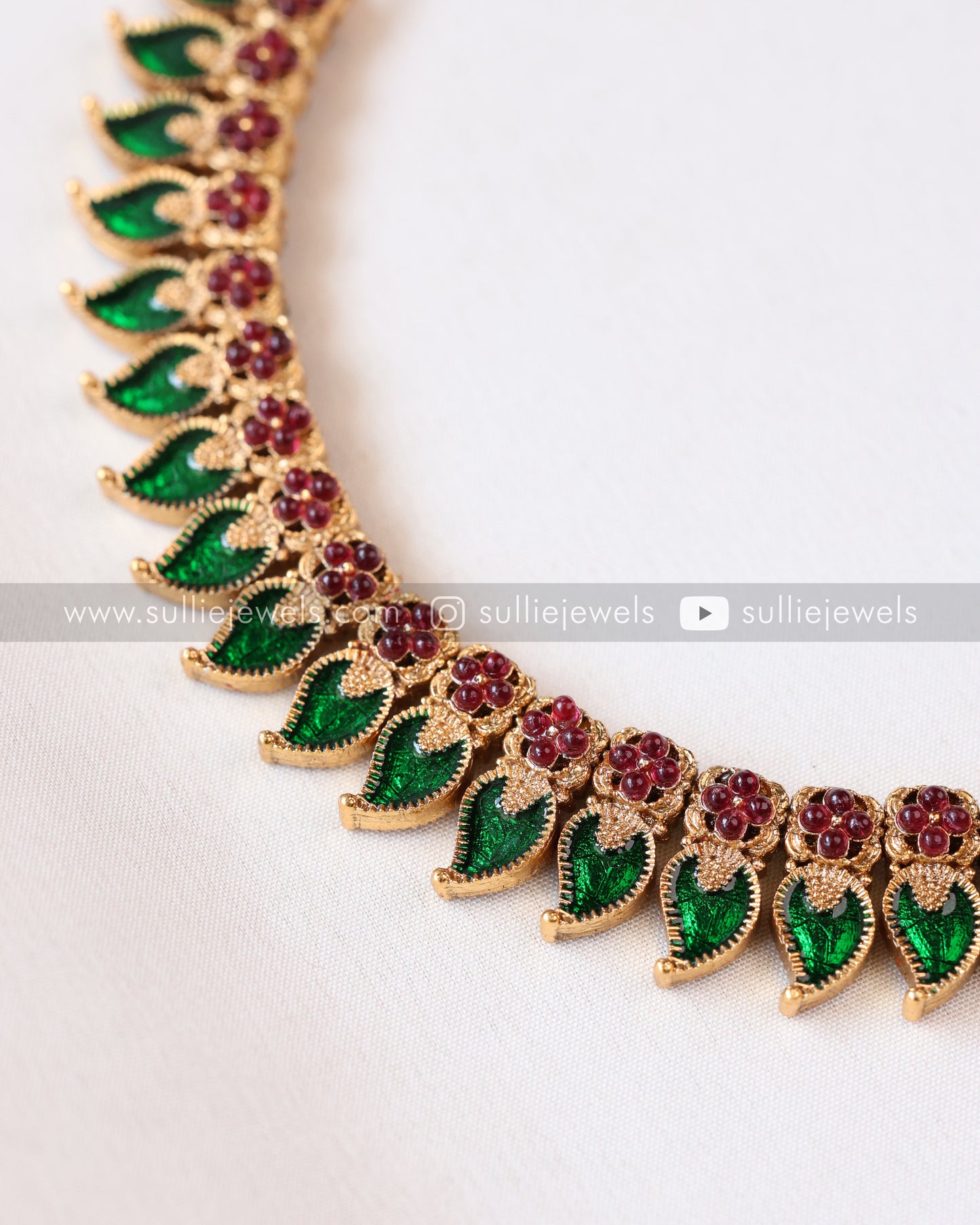 Sullie Basic - Reversible Palakka Necklace with 2 Studs