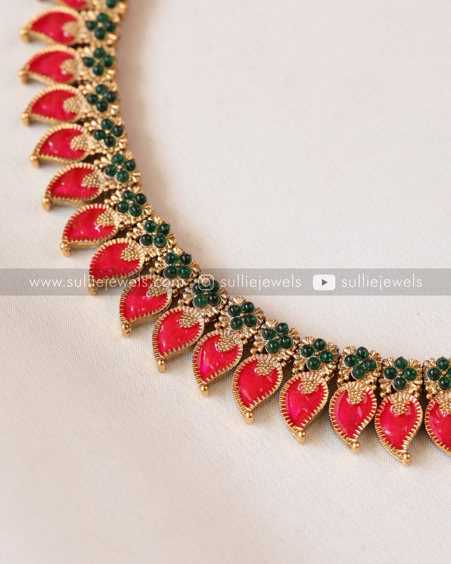 Sullie Basic - Reversible Palakka Necklace with 2 Studs