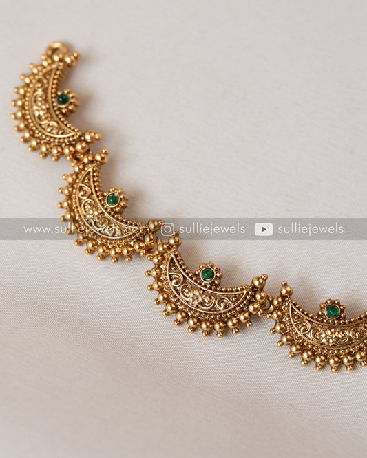 Sullie Basic - Ardha Chandra Design Green Necklace with Stud