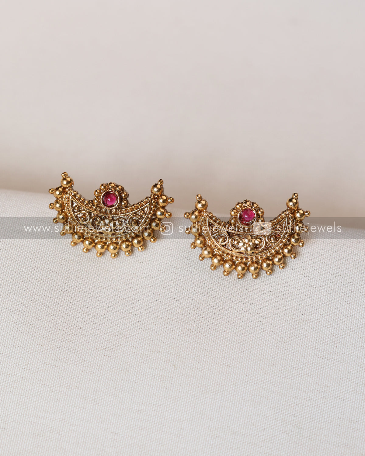 Sullie Basic - Ardha Chandra Design Ruby Necklace with Stud