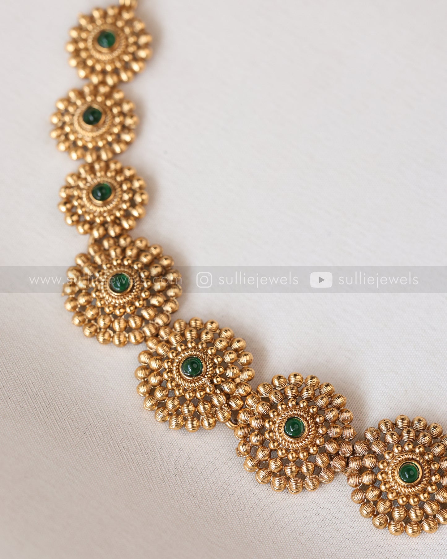 Sullie Basic - Green Stone Floral Necklace with Stud