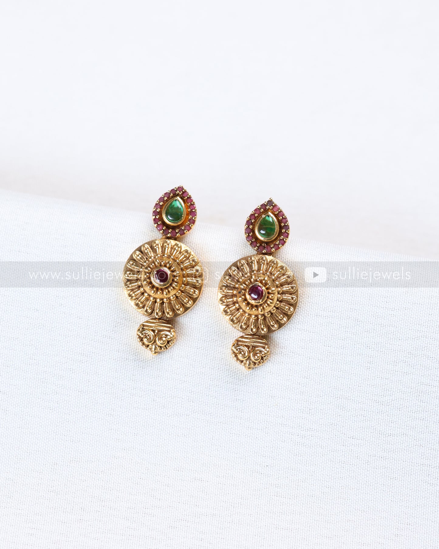 3899 - Floral Minimal Ruby Green Necklace with Stud