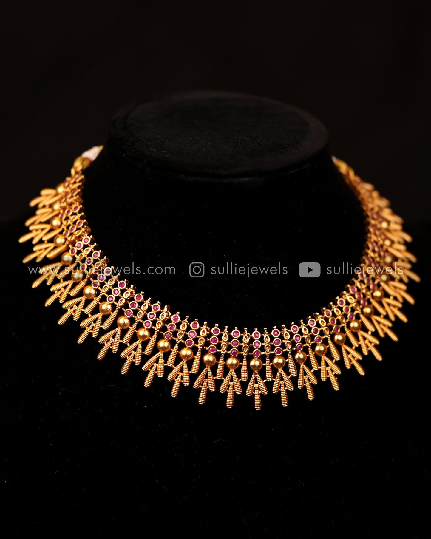 Golden Spike Necklace Set