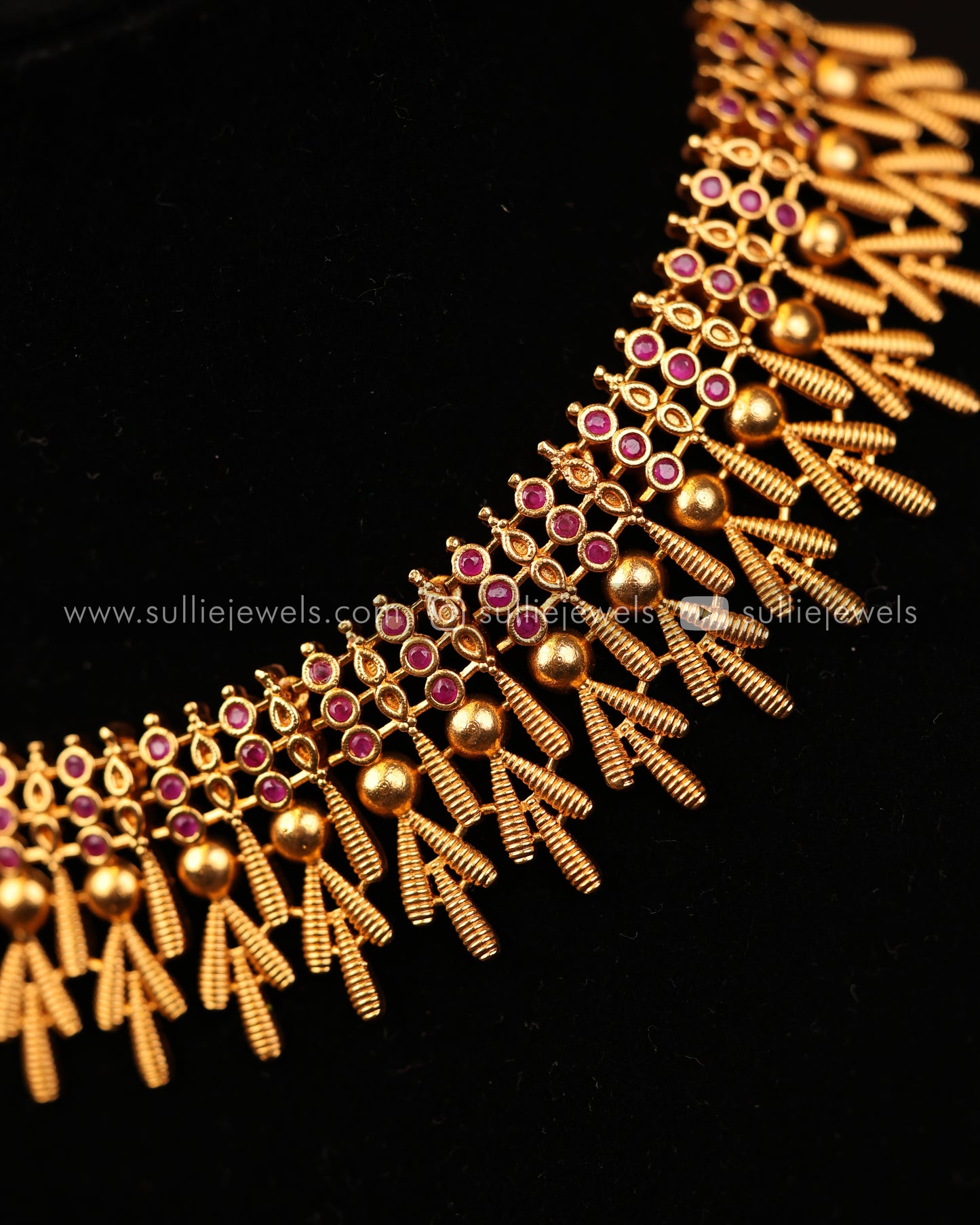 Golden Spike Necklace Set