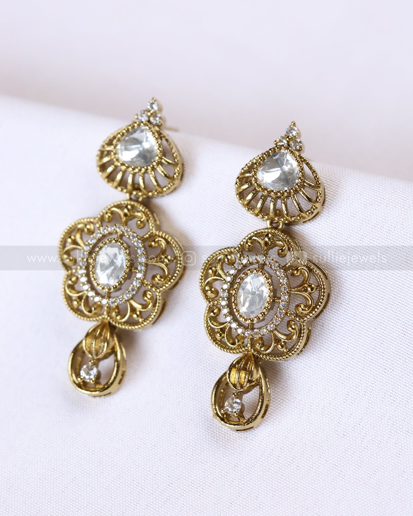 3927 - Flower Design Polki Necklace with Earrings