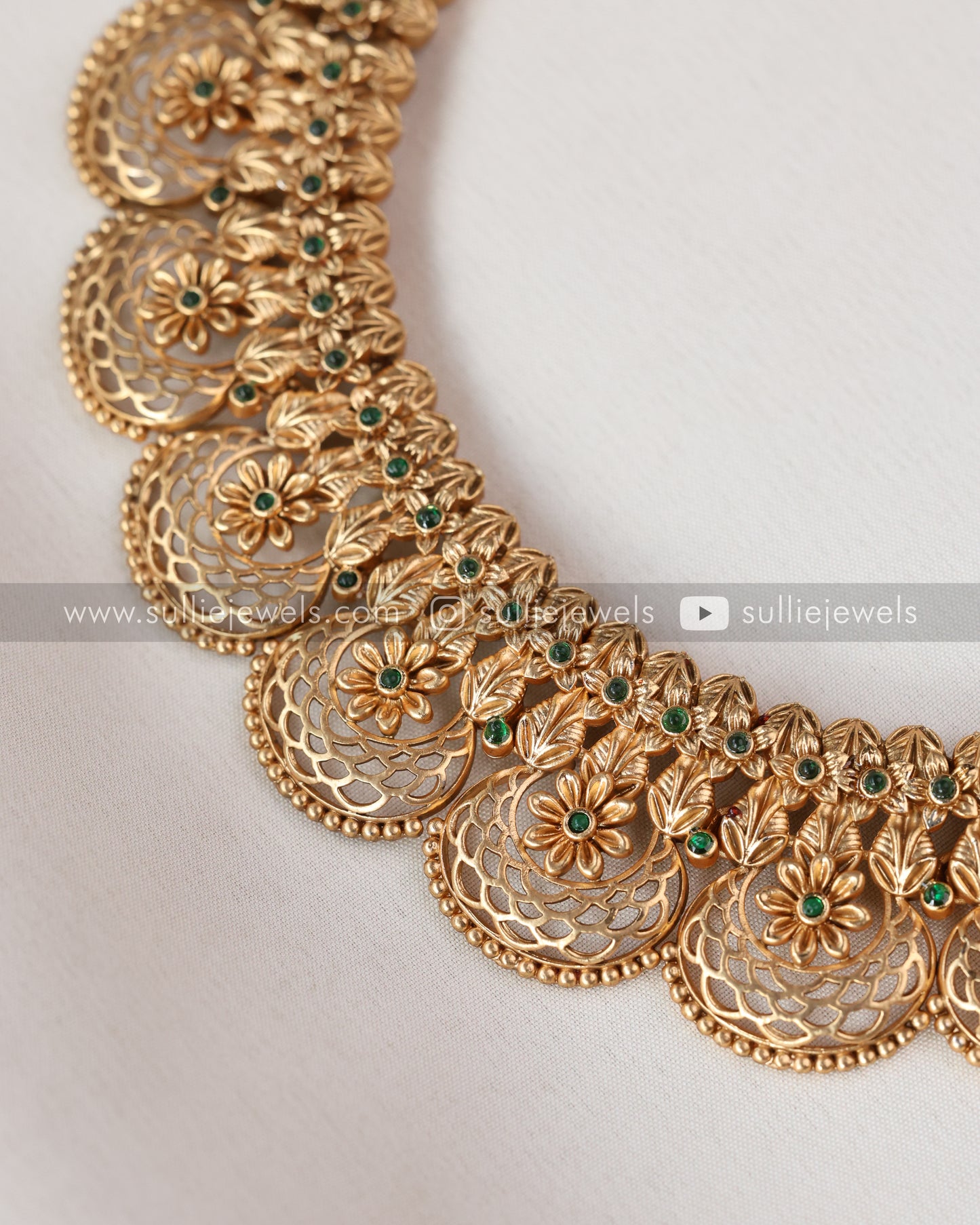 Sullie Basic - Gold Broad Necklace with Earring - Green