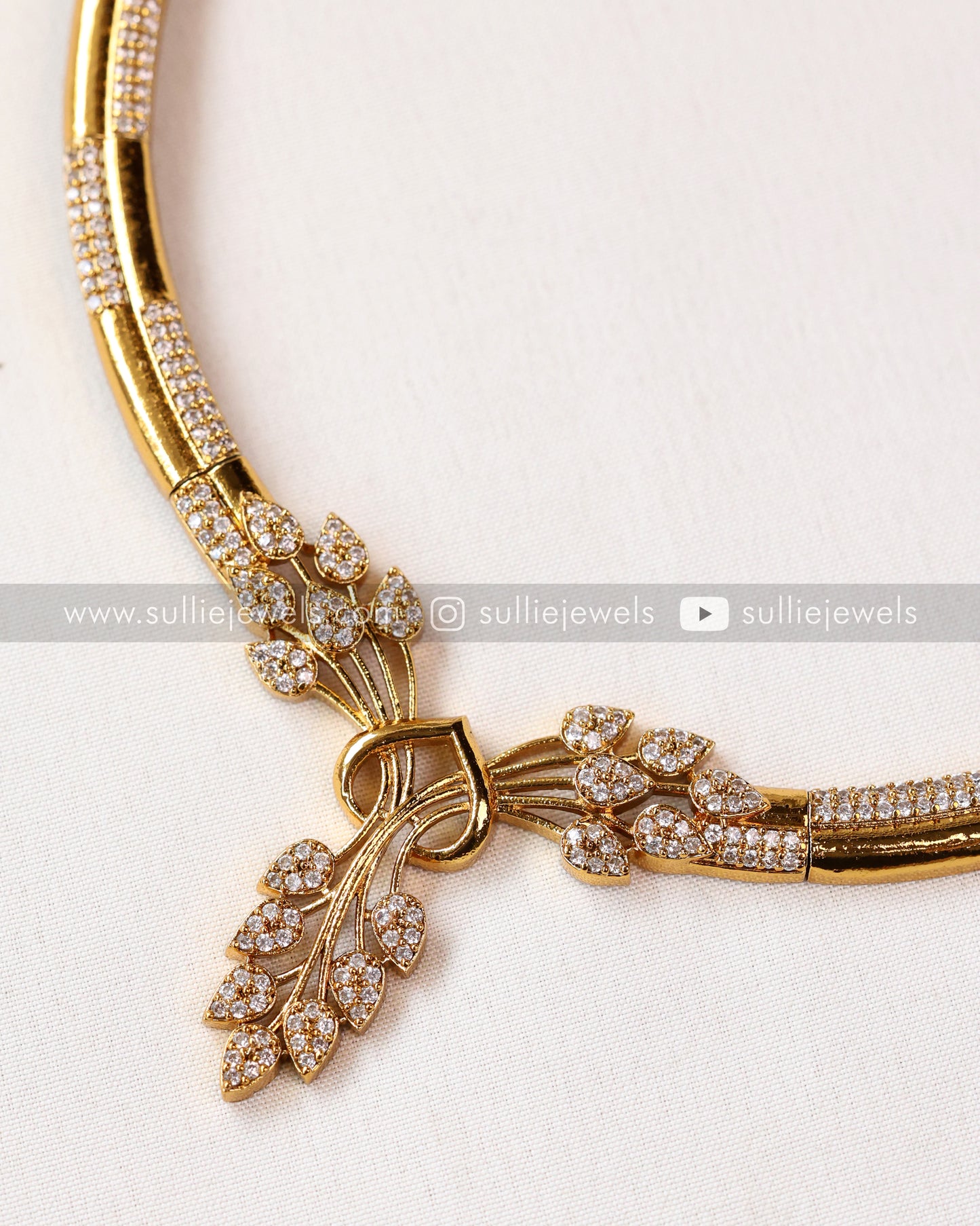 Diamond Lookalike Hasli Necklace with Earring