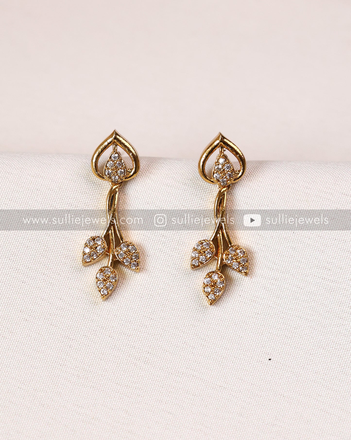 Diamond Lookalike Hasli Necklace with Earring