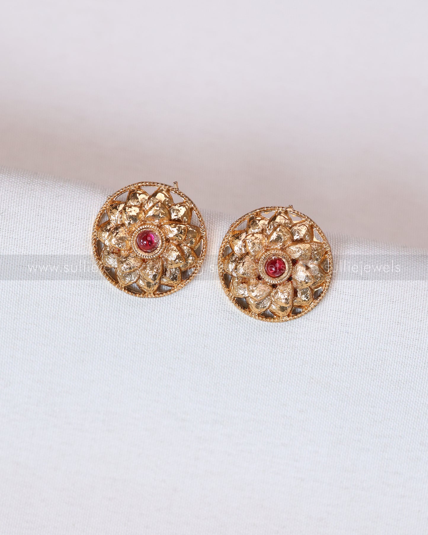 3742 - Sullie Basic - Round Ruby Flower Necklace with Stud