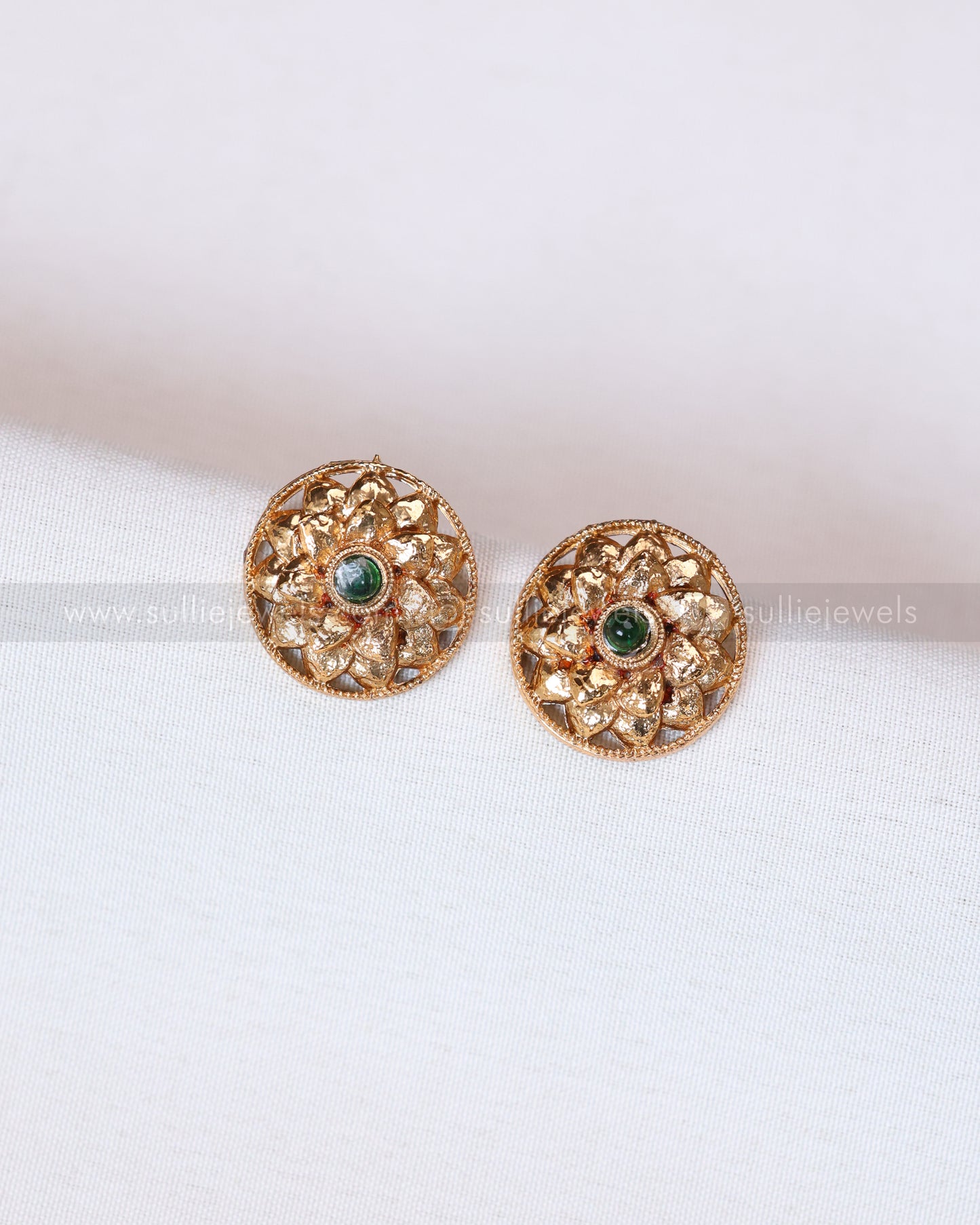 3743 - Sullie Basic - Round Green Flower Necklace with Stud