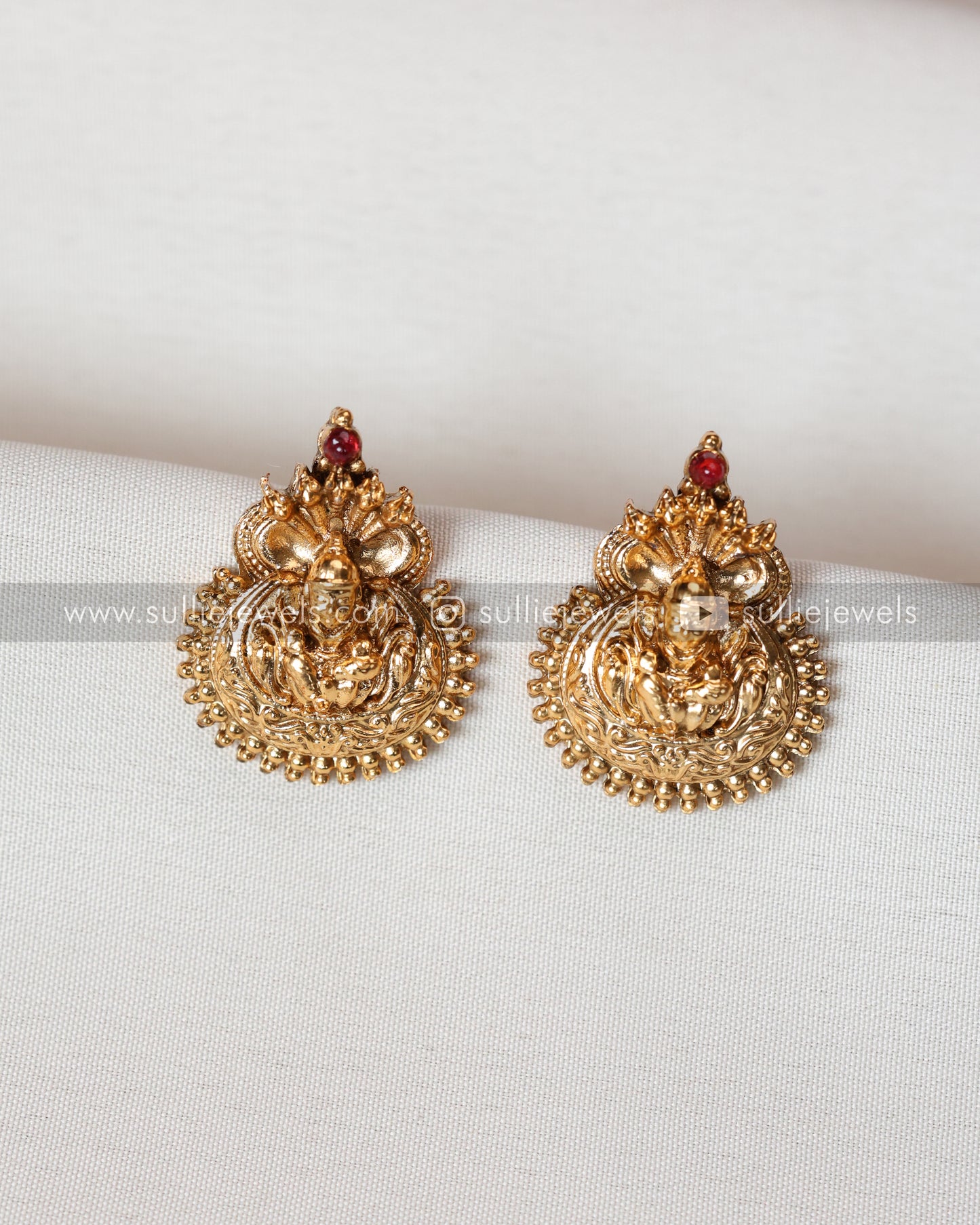 Sullie Basic - Goddess Pendant with Stud