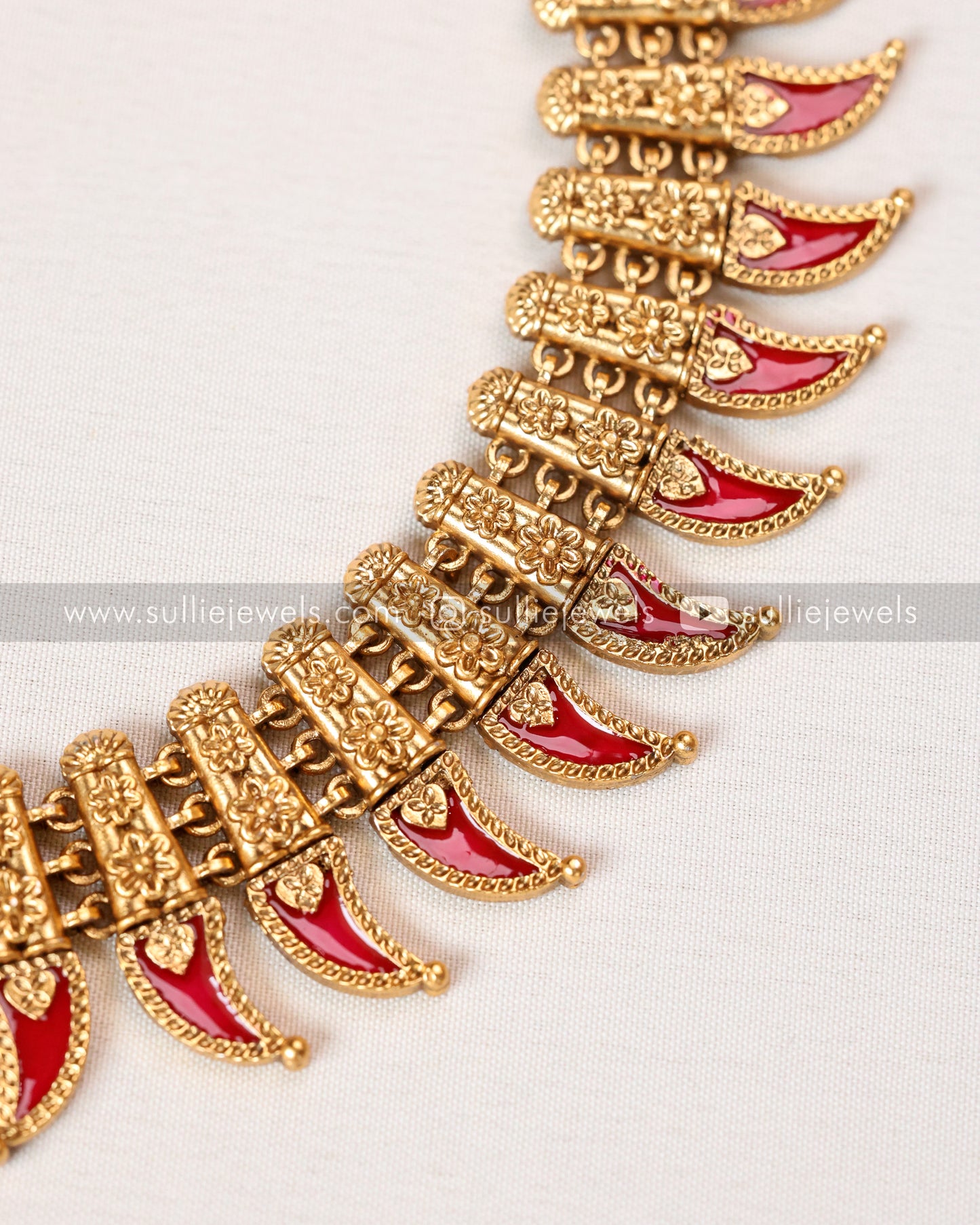 Sullie Basic - Red Palakka Necklace with Stud