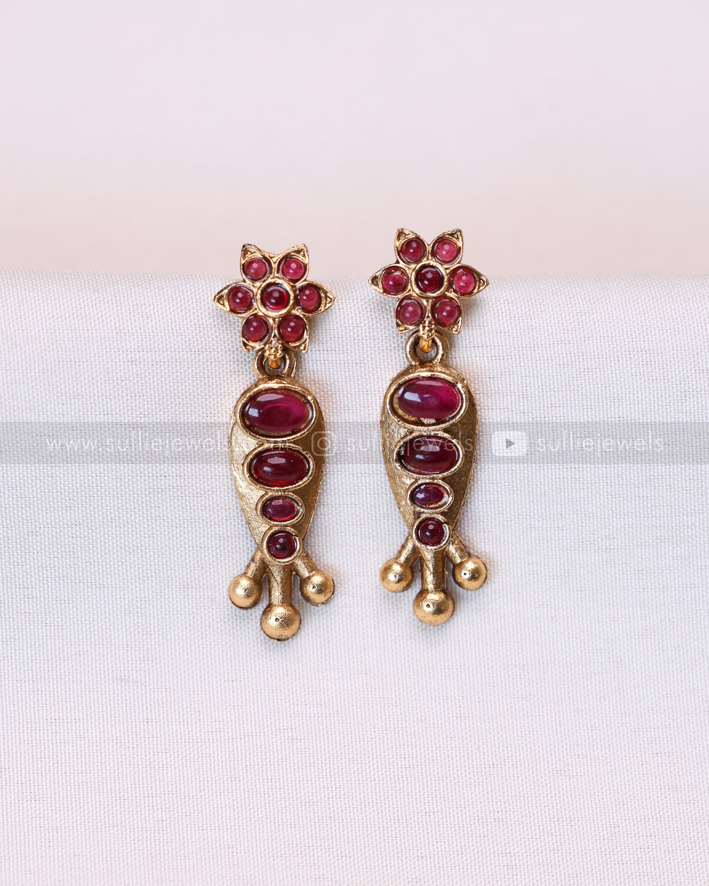 3739 - Ruby Stone Golden Spike Necklace with Stud