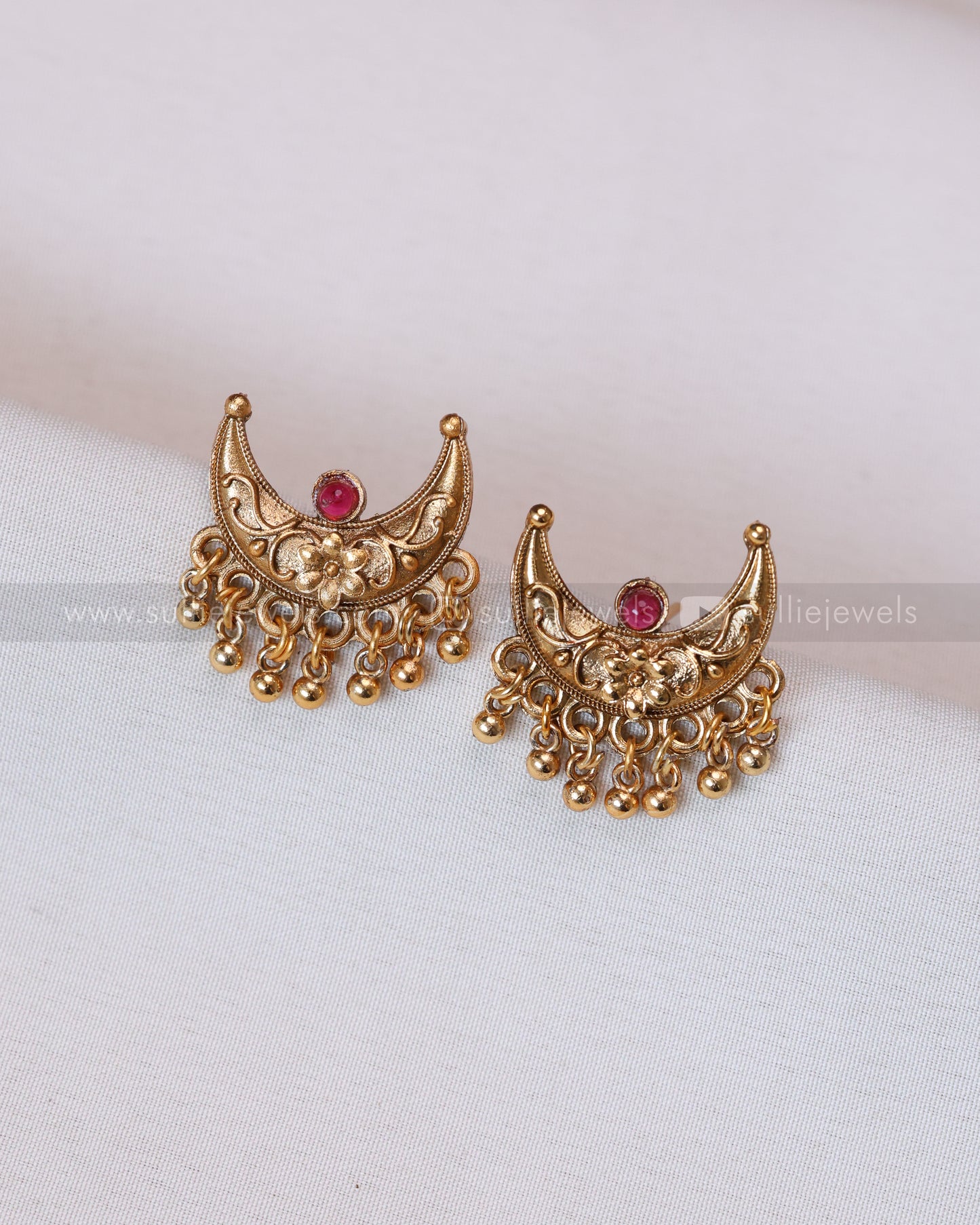 3795 - Sullie Basic - Ruby Antique Gold Ardha Chandra Necklace with Stud