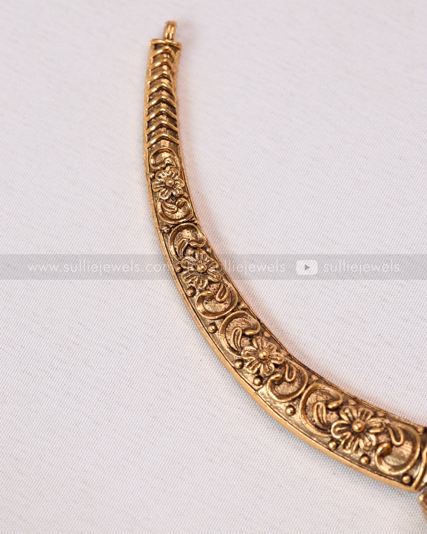 3794 - Sullie Basic - Lord Vishnu Hasli Necklace with Jhumka