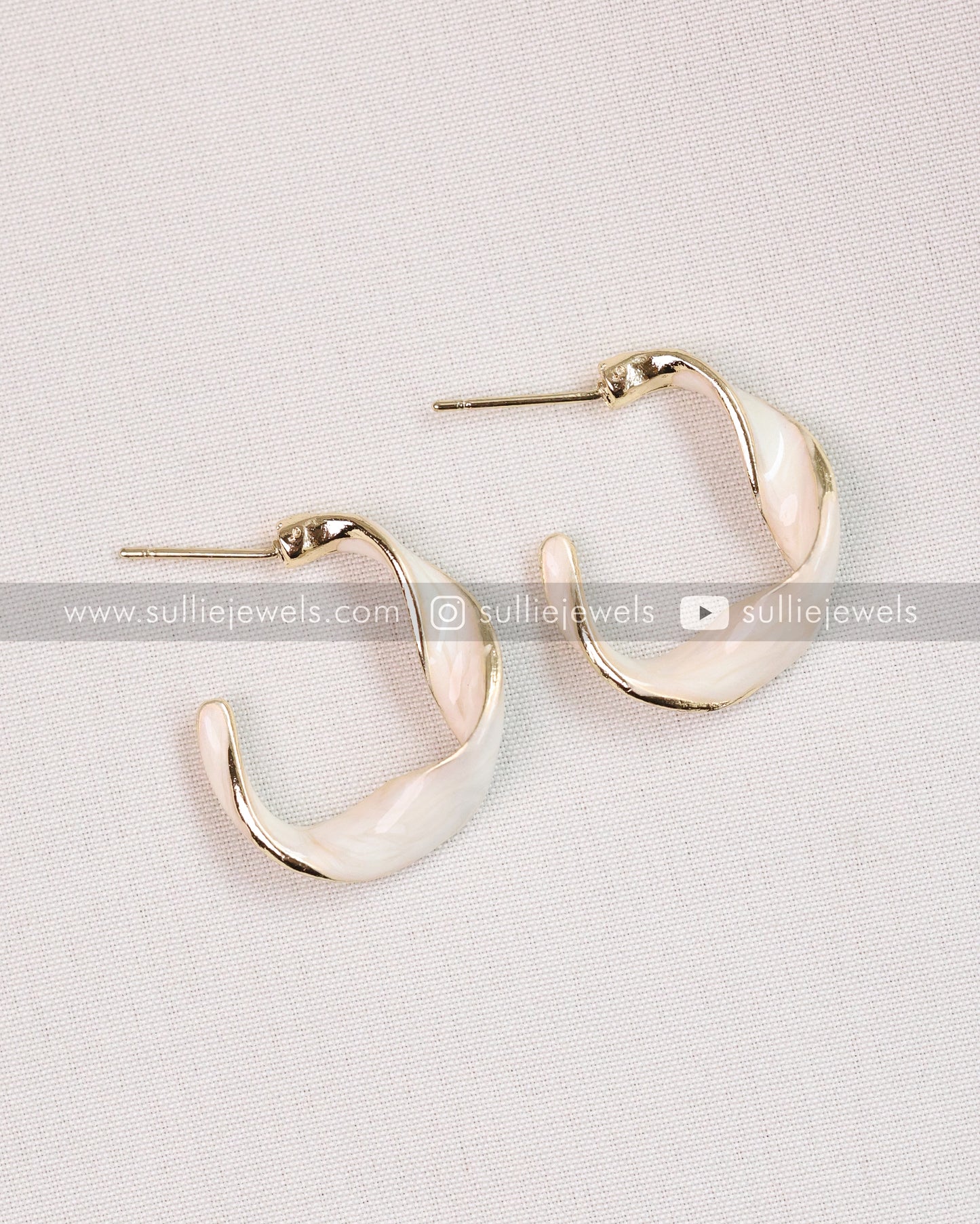 White Minimal Twisted Hoop