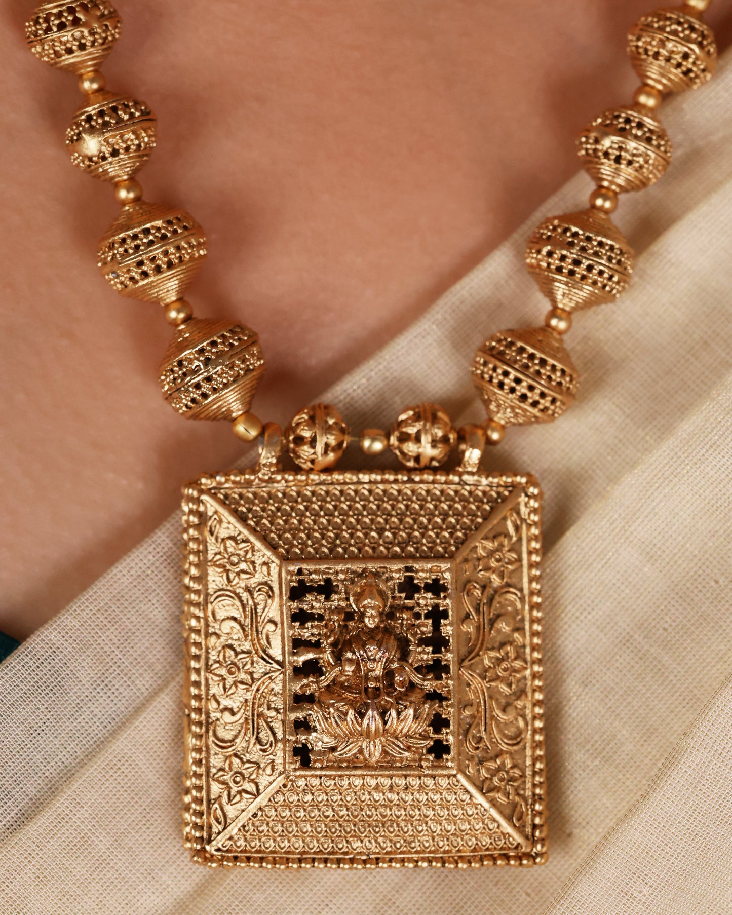 Reversible Lakshmi Pendant Set with 2 earrings