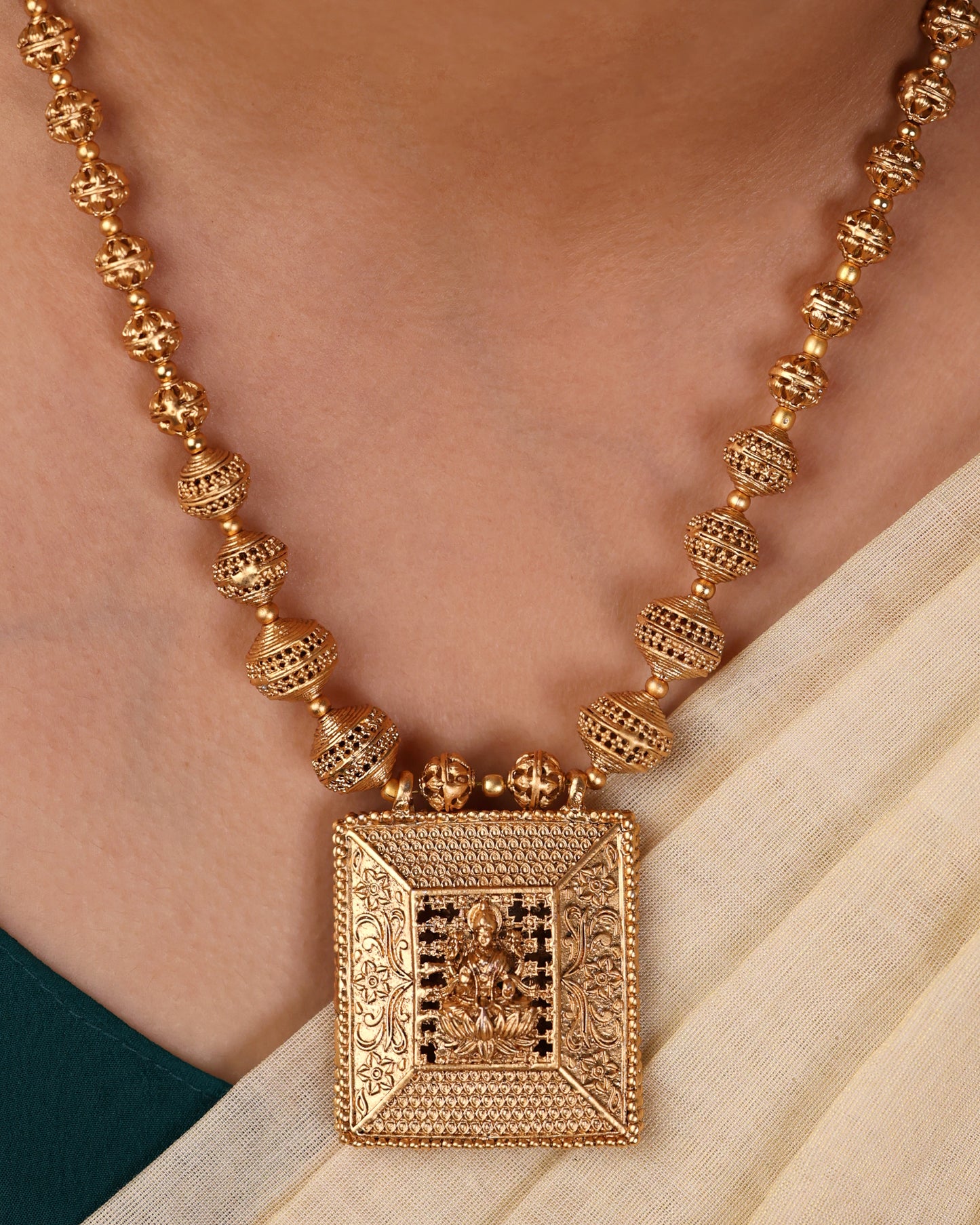Reversible Lakshmi Pendant Set with 2 earrings