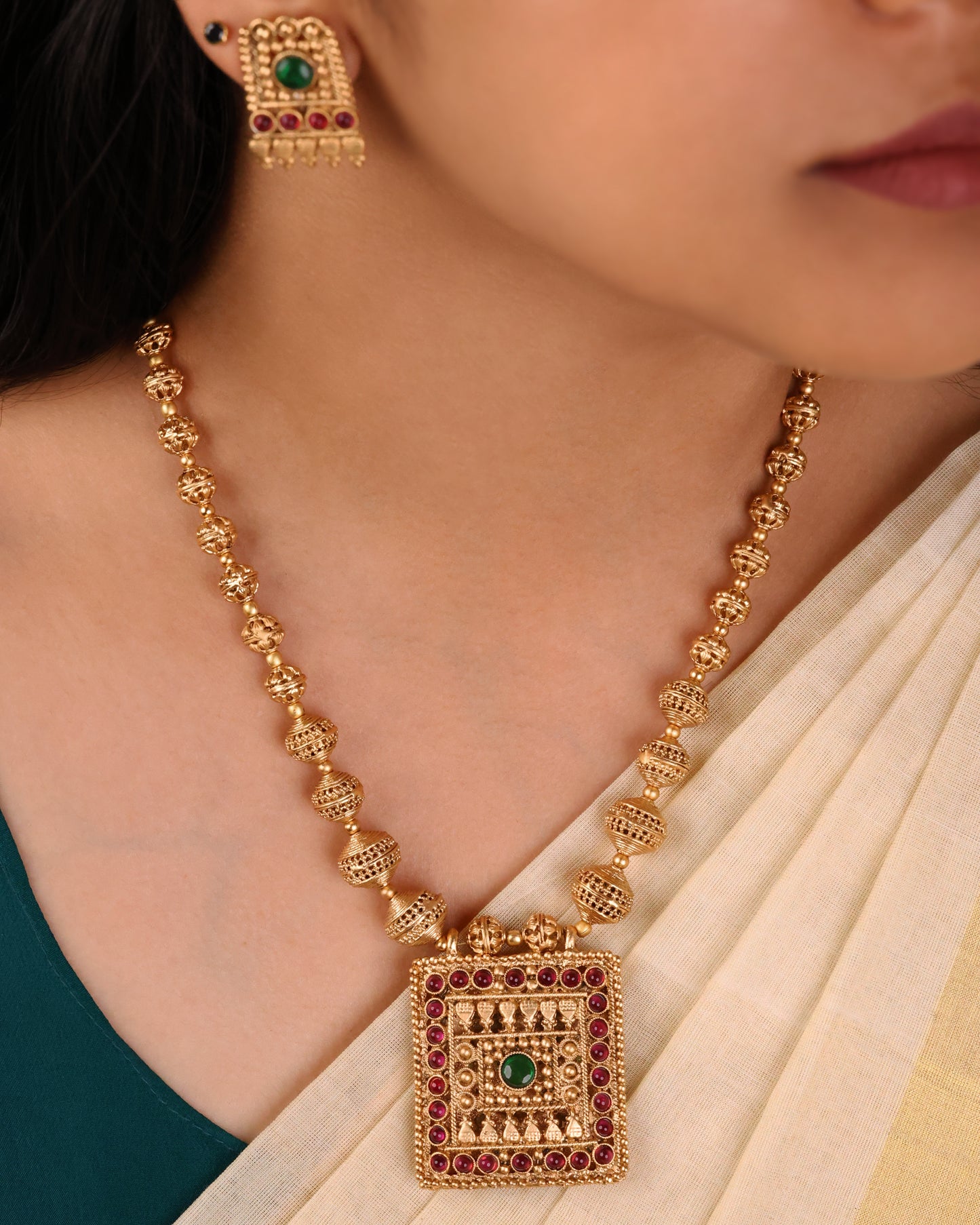 Reversible Lakshmi Pendant Set with 2 earrings