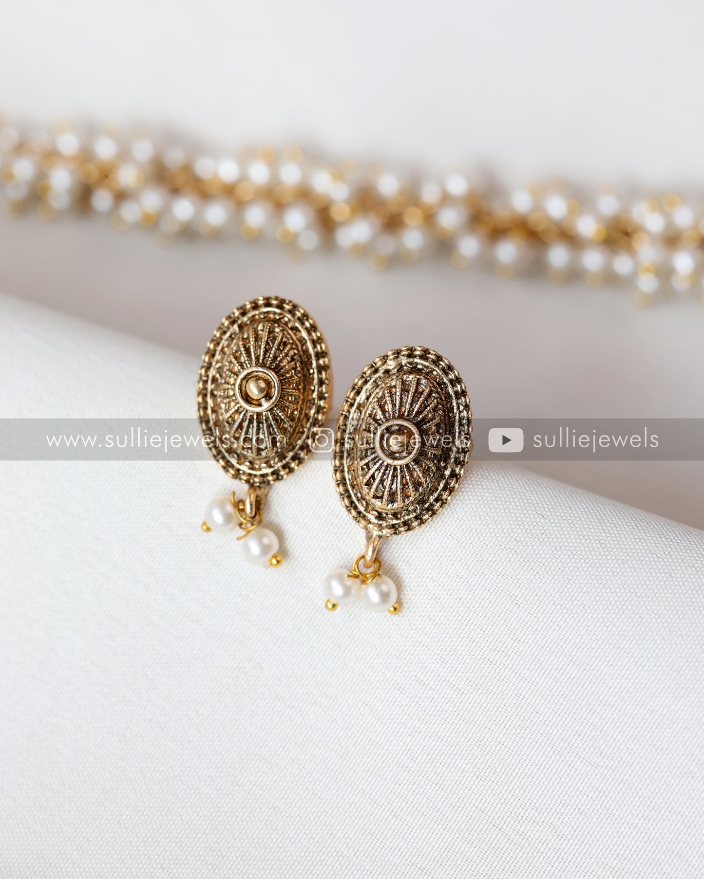 Sullie Basic - Golden Sphere Choker / Necklace with Stud
