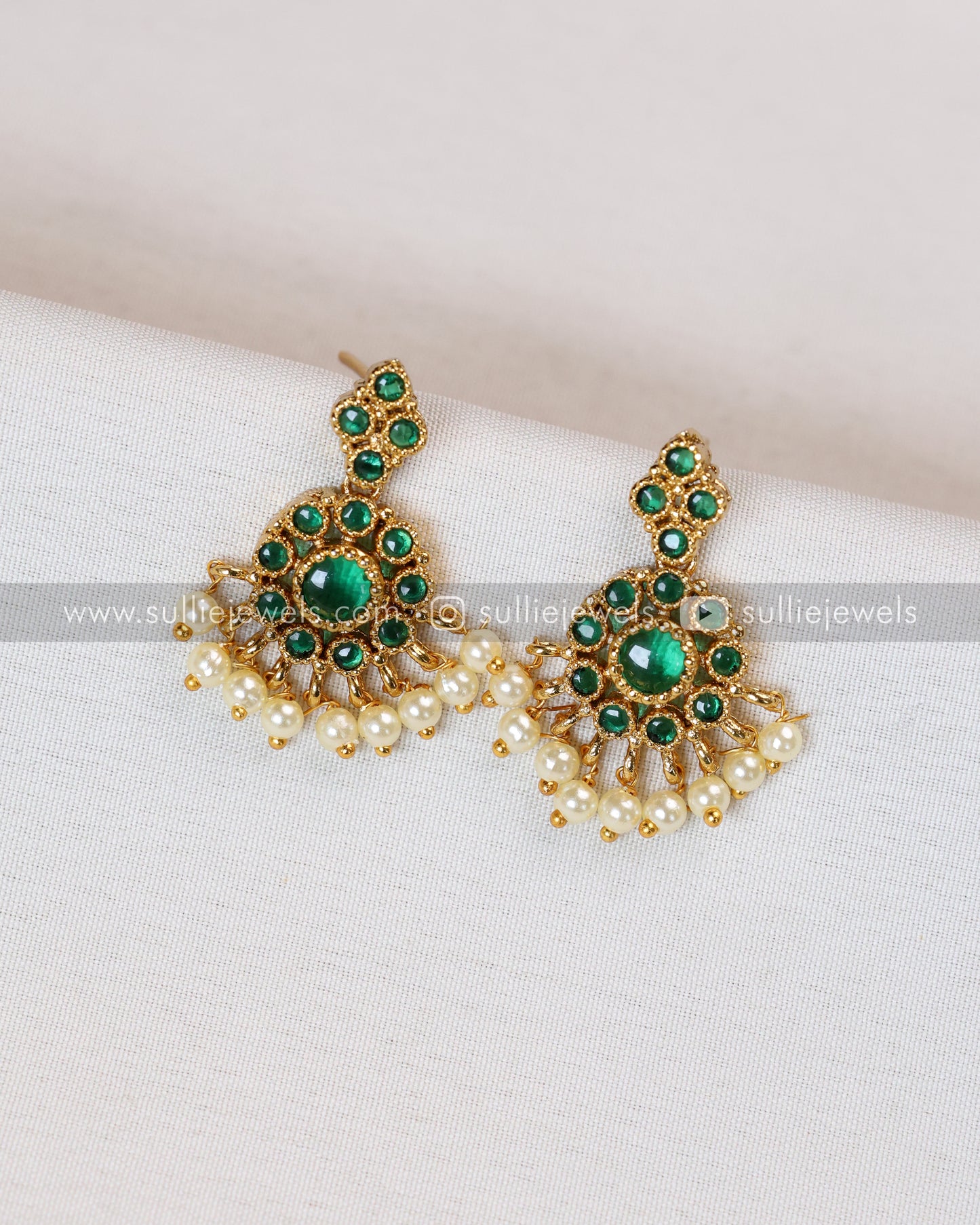 Traditional Attigai Green Stone Choker with Earring