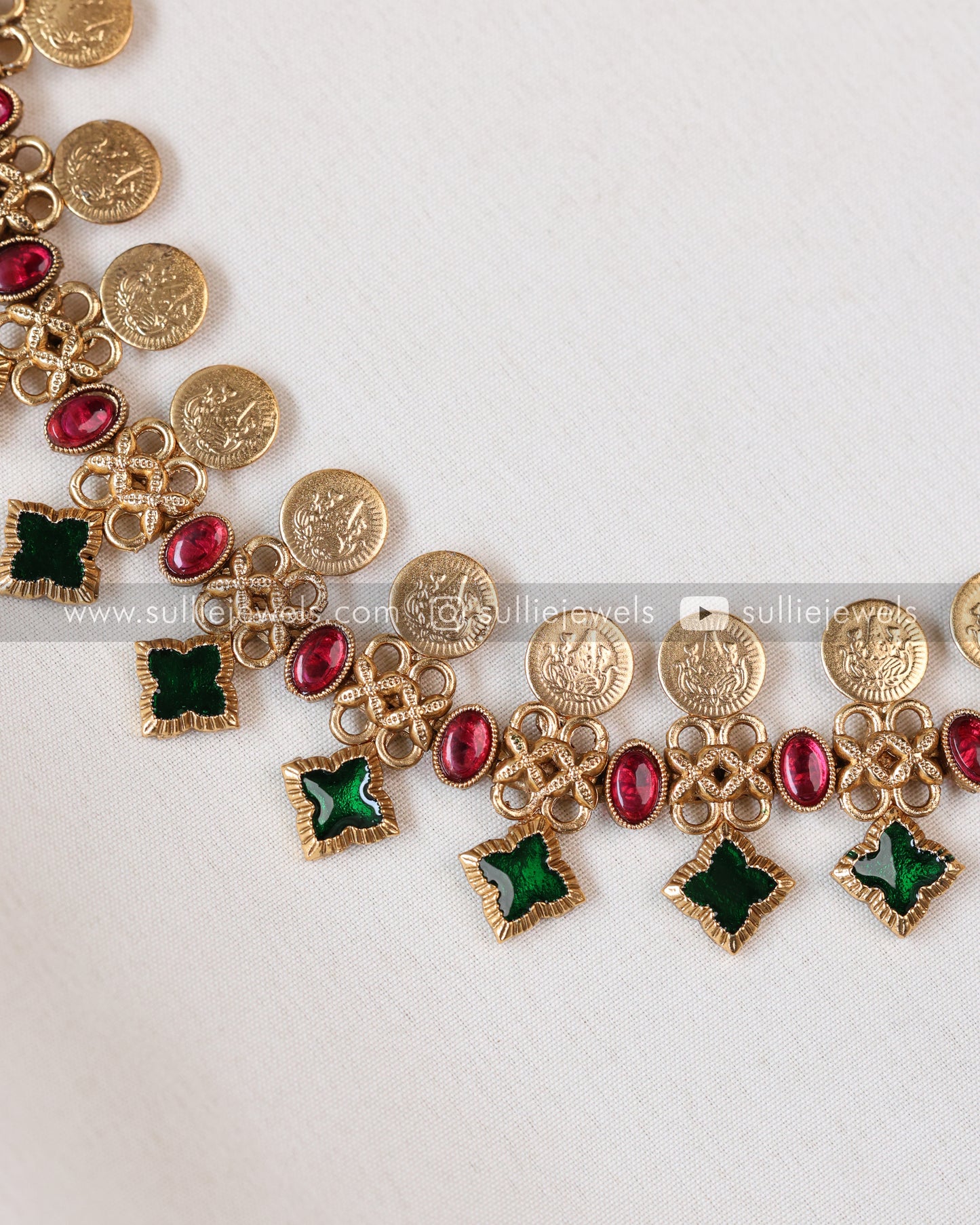 Sullie Basic - Coin & Palakka Choker / Necklace with Stud