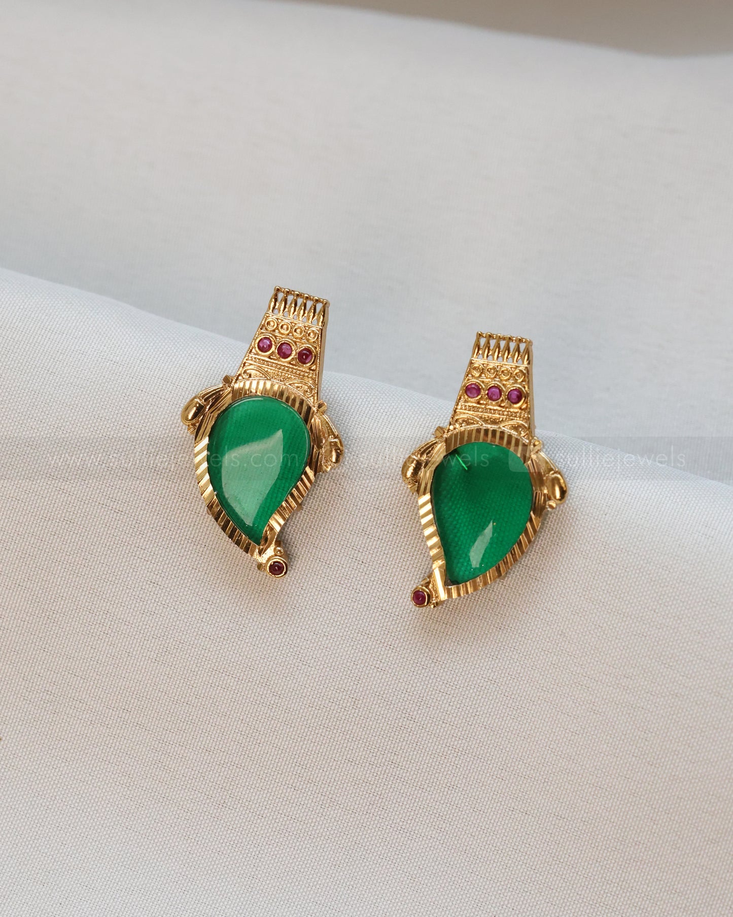 Mango Palakka Pendant with Stud