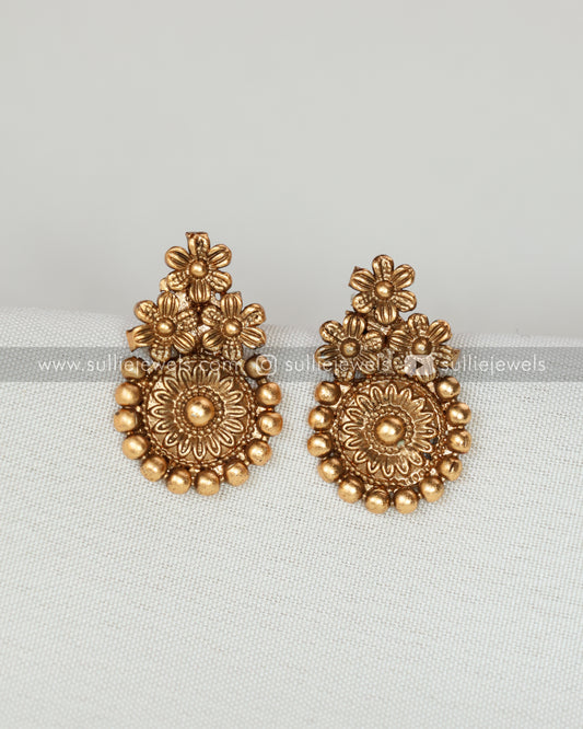 Matt Gold Flower Necklace with Stud