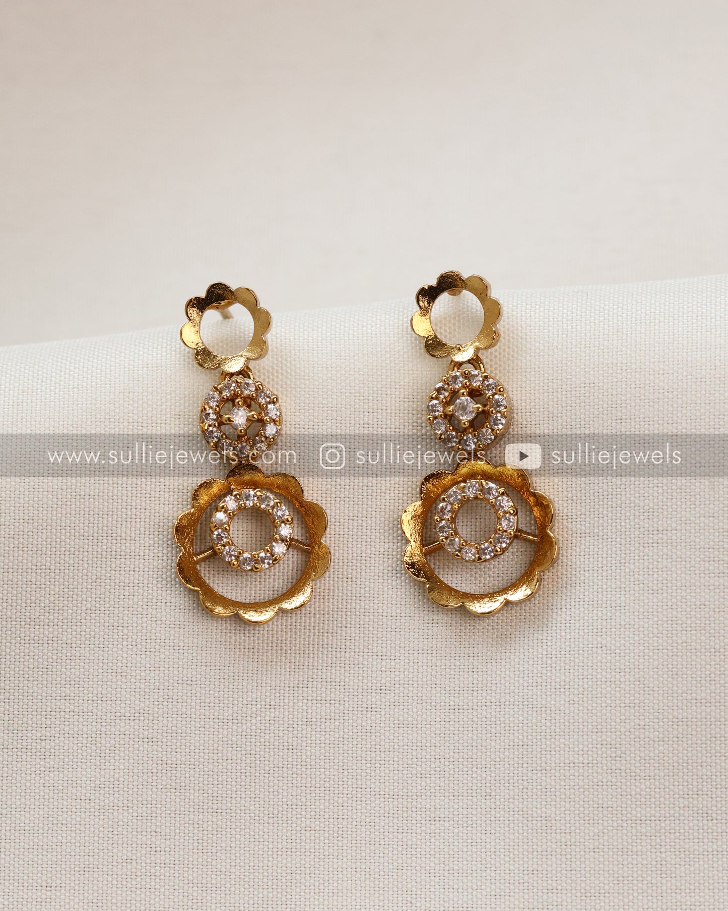 Diamond & Gold Flower Necklace with Studs