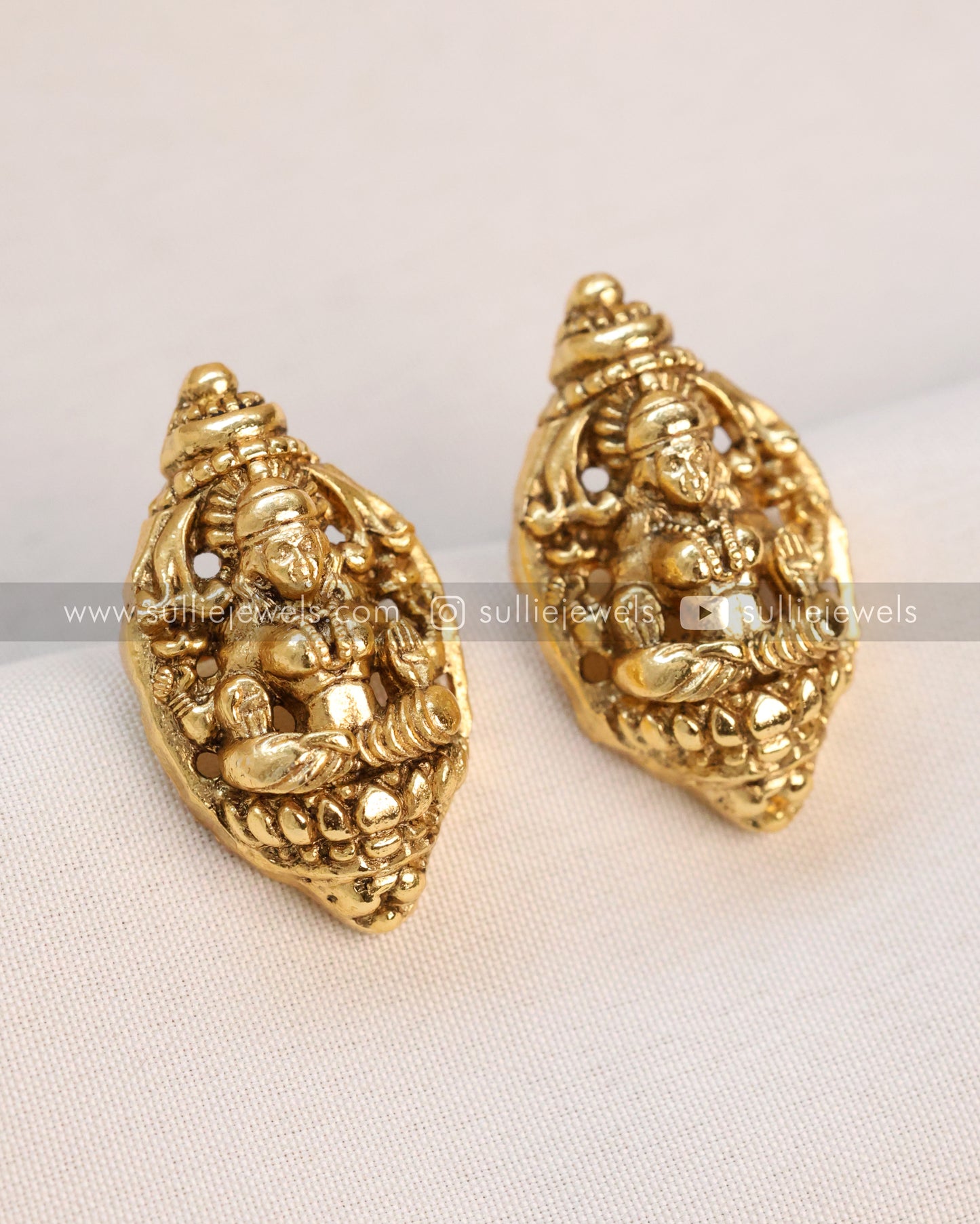 Pearl Cluster & Lakshmi Coin Premium Necklace with Stud