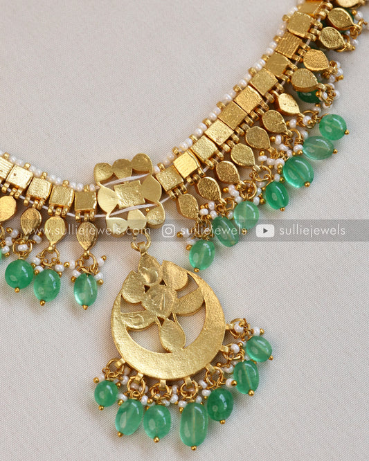 Jadau Kundan Chandbali Premium Choker with Strawberry Beads