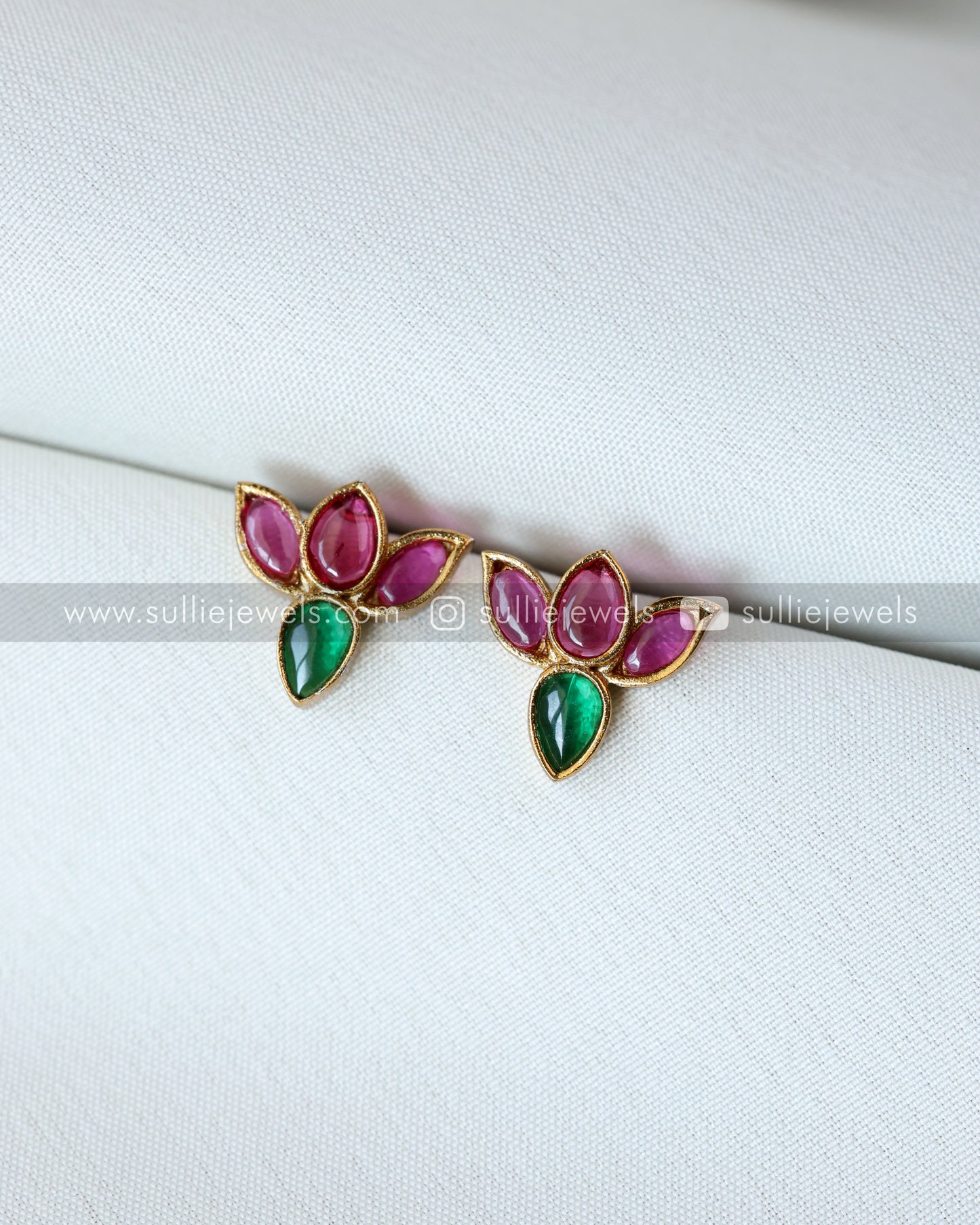 Minimal Lotus Kemp Chain with Studs