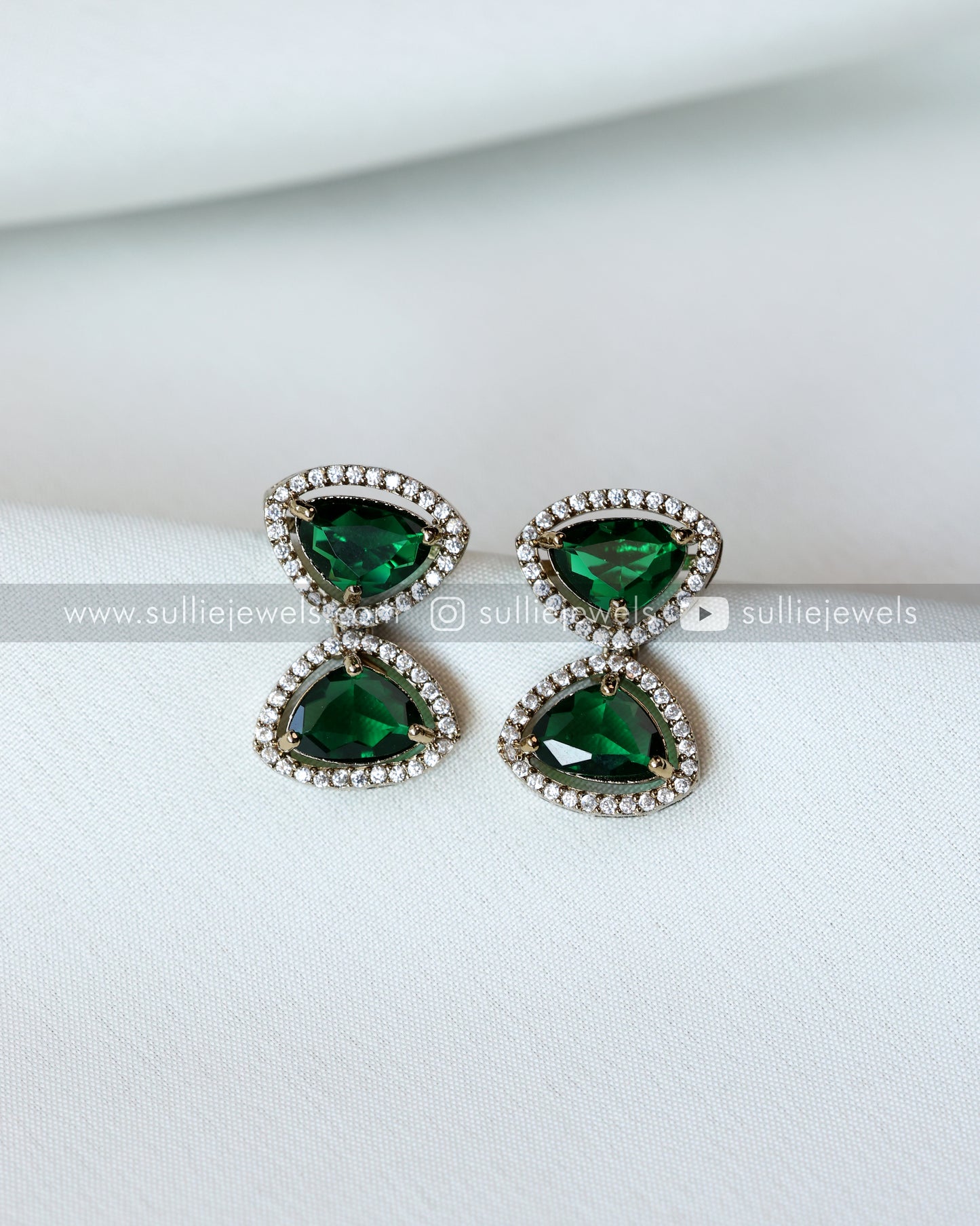 Premium Traingular Emerald Stone Necklace Set