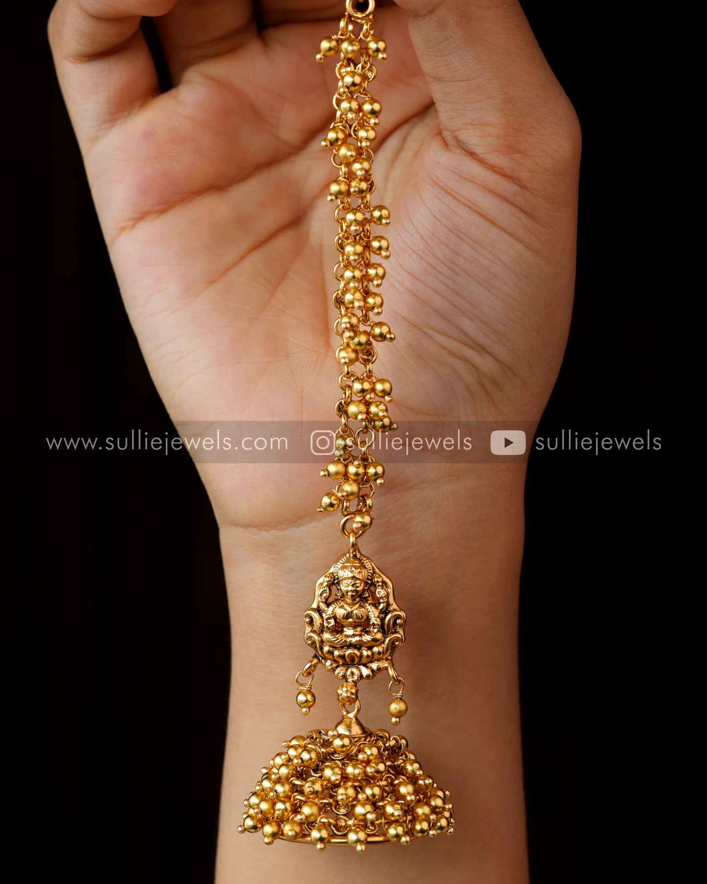Gold Lakshmi Jumka with Earchain / Maatti