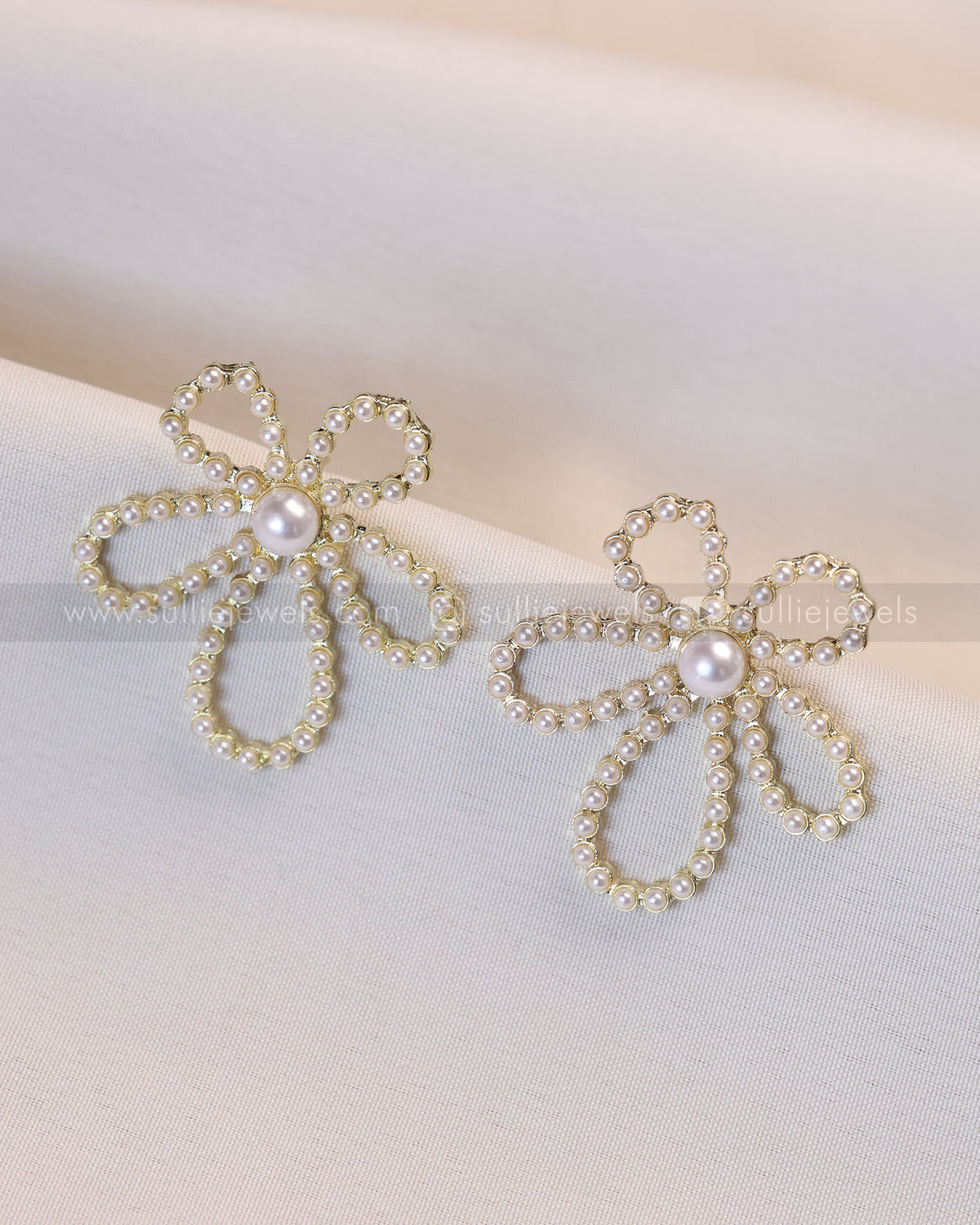 W139 - Korean-style Pearl Flower Loop Stud
