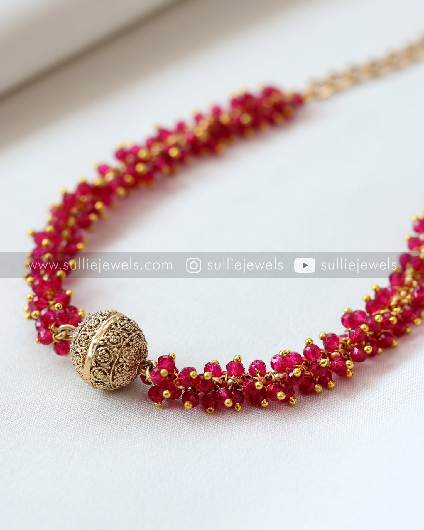 Sullie Basic - Golden Sphere Choker / Necklace with Stud