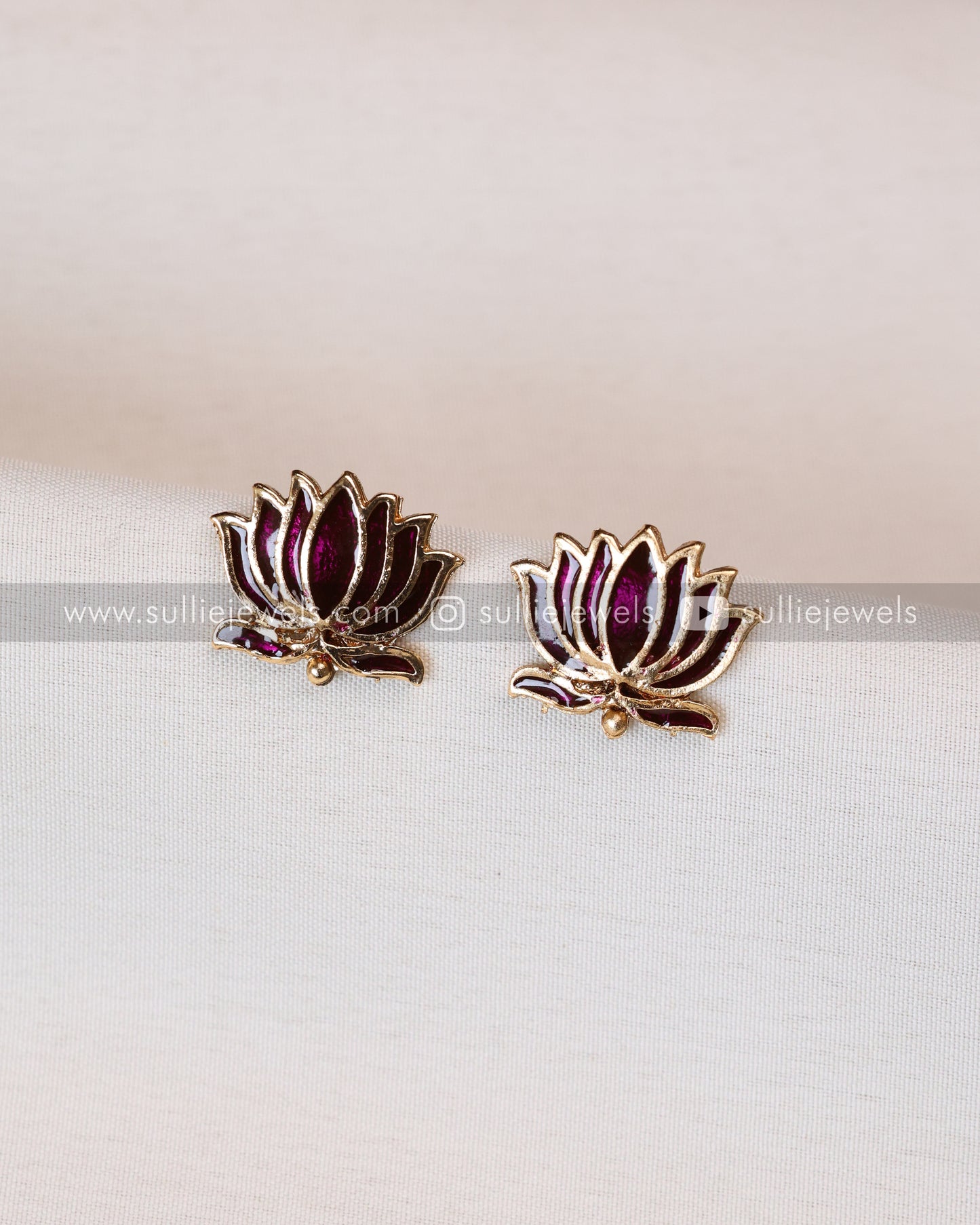 Sullie Basic - Minimal Lotus Necklace/ Choker with Stud - Purple