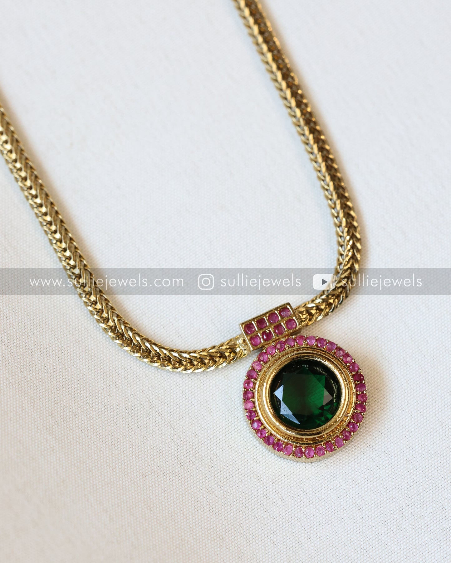 Round Green Palakka Minimal Choker / Necklace with Jhumka