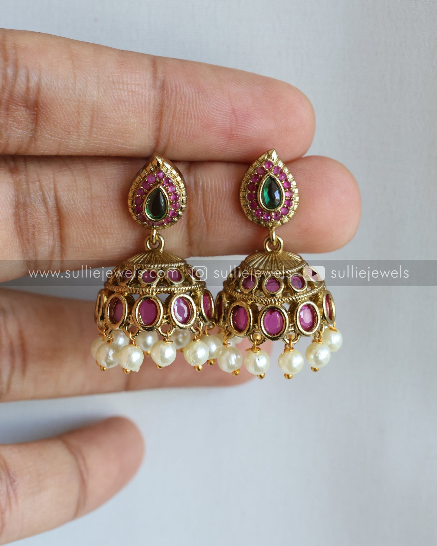 Round Green Palakka Minimal Choker / Necklace with Jhumka