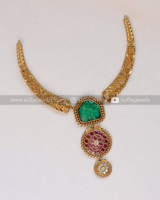 Green Carved Stone Kemp Hasli with Earring