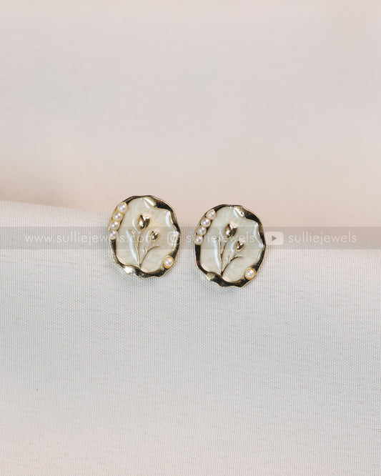 W134 - Minimal Gold & White Floral Stud