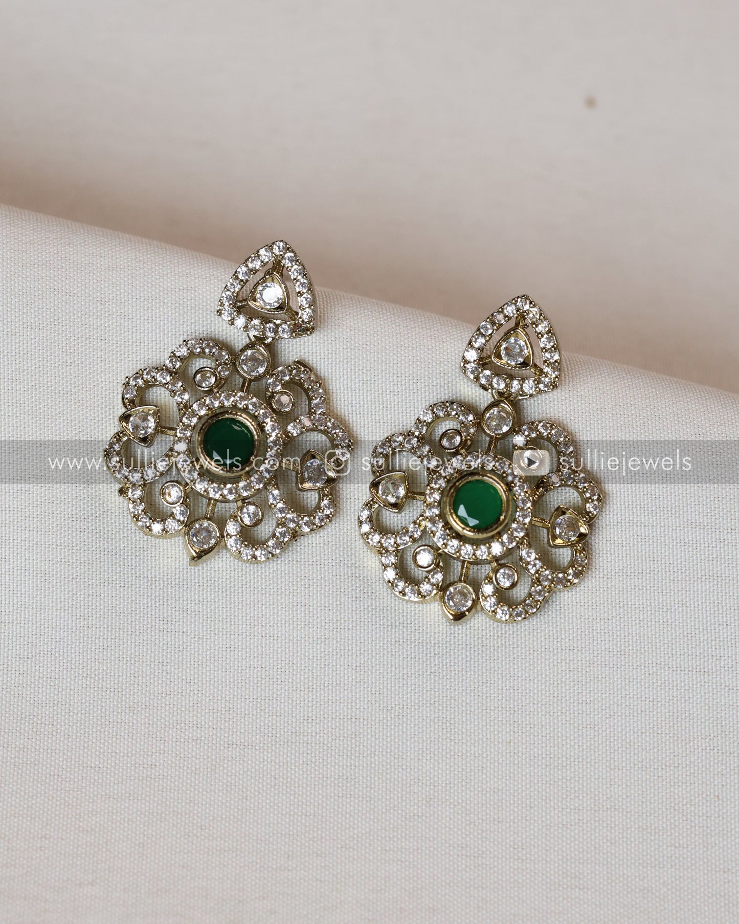Two Layer Victorian Green Center Stone Necklace with Earrings