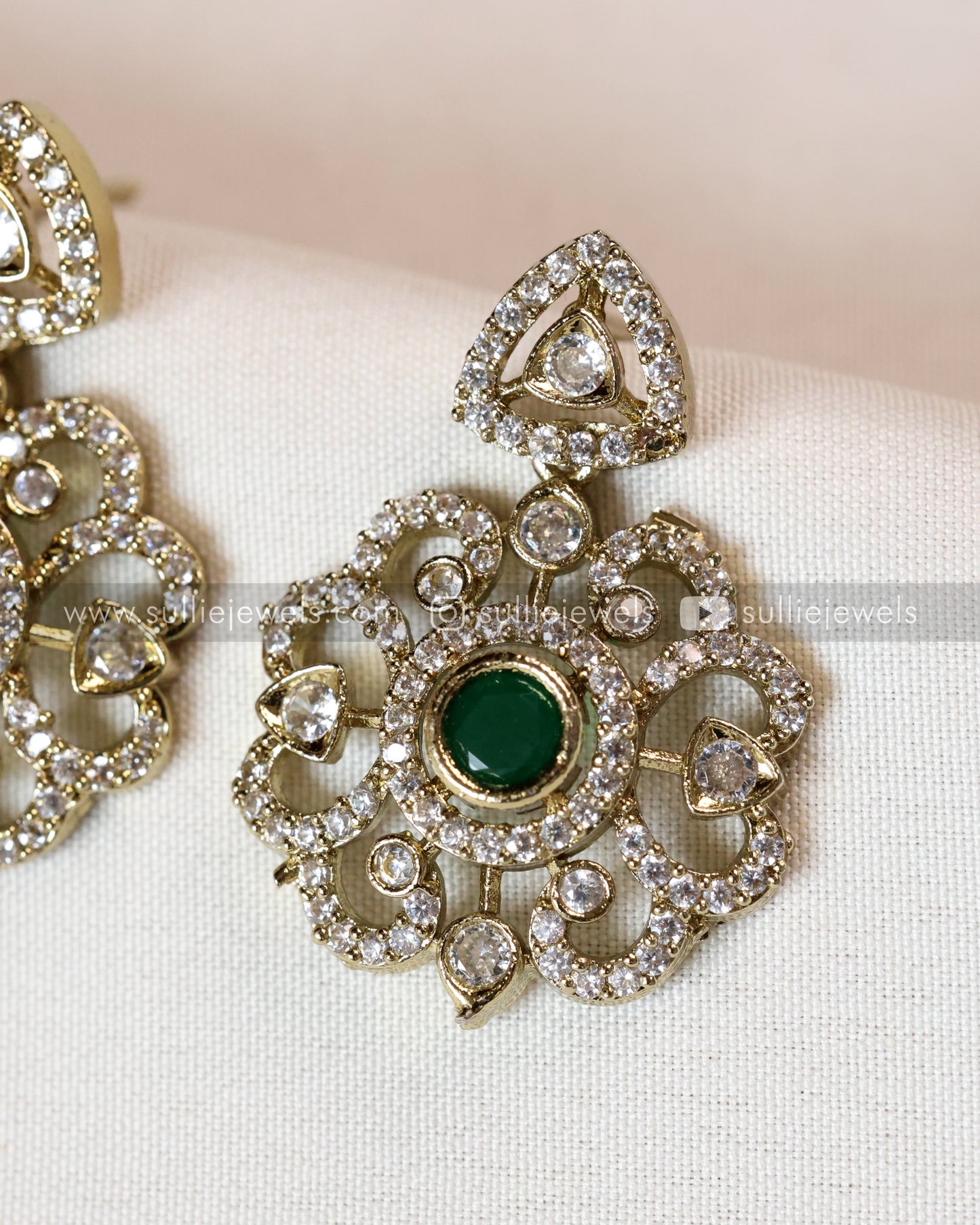 Two Layer Victorian Green Center Stone Necklace with Earrings