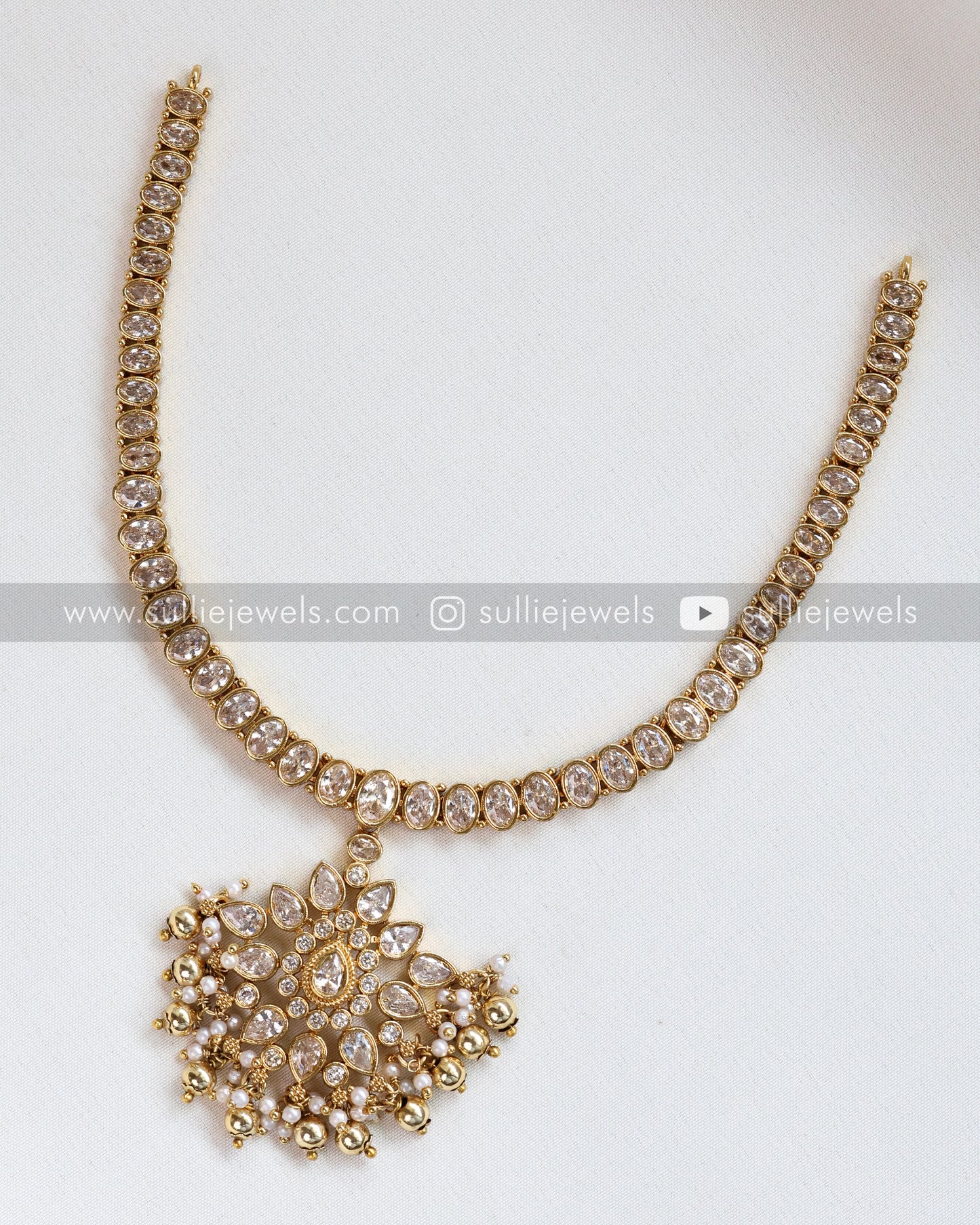 White AD Premium Pendant Necklace with Stud