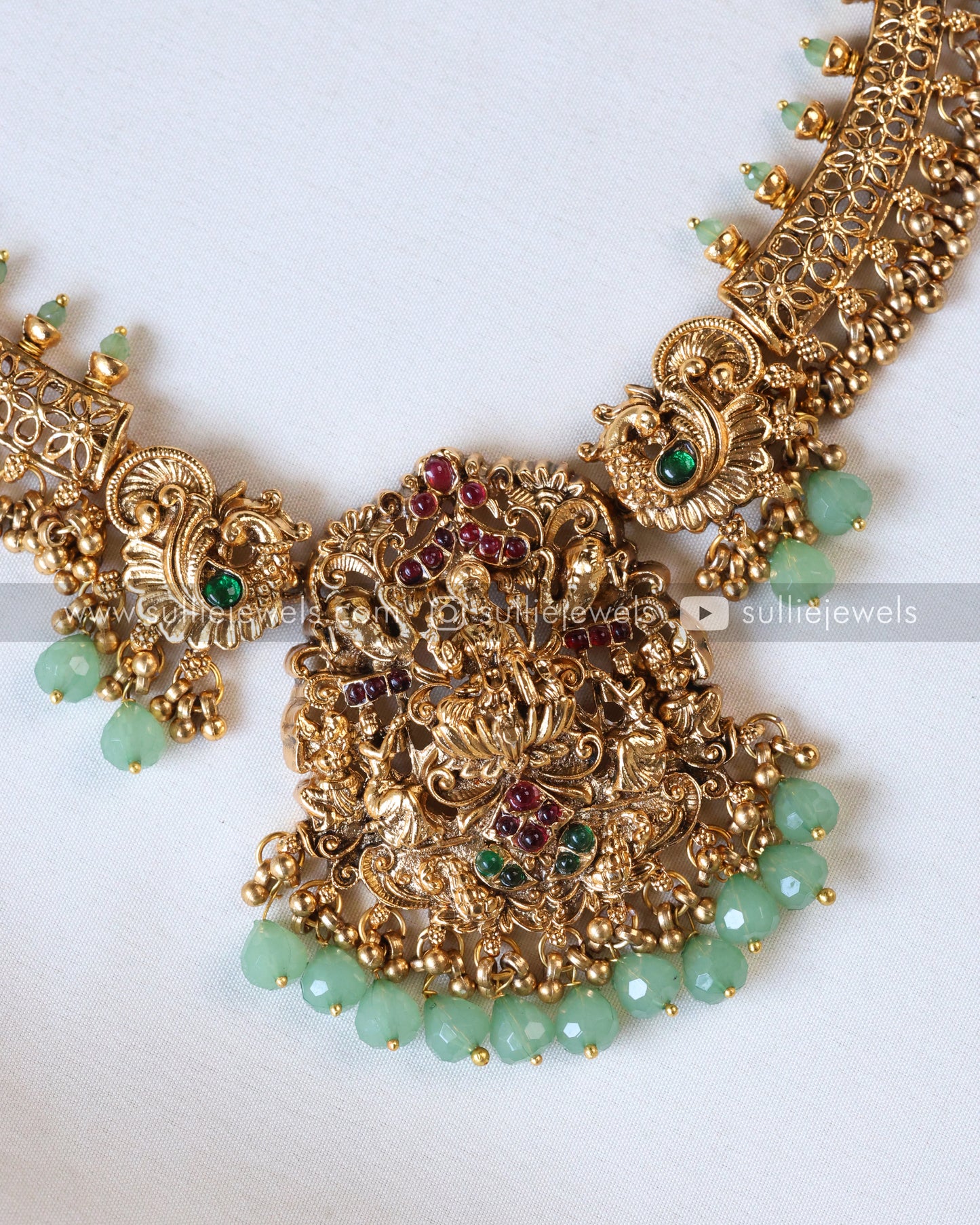 Sullie Basic - Lakshmi Hasli Necklace with Mint Beads and Earrings