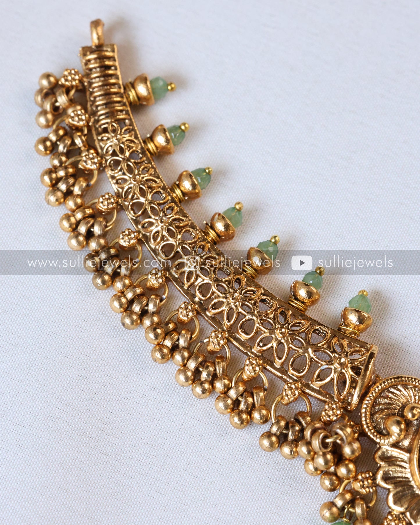 Sullie Basic - Lakshmi Hasli Necklace with Mint Beads and Earrings