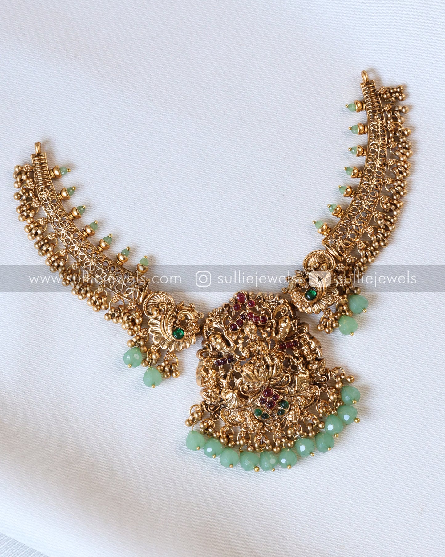 Sullie Basic - Lakshmi Hasli Necklace with Mint Beads and Earrings