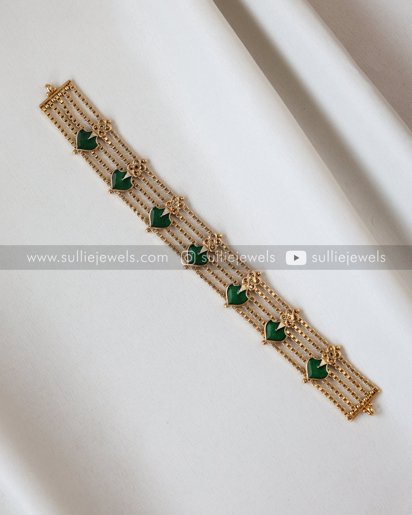 Sullie Basic - Palakka 5 Line Choker with Stud